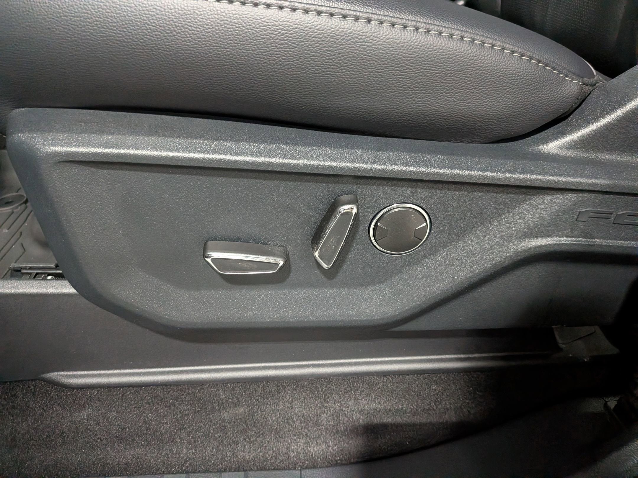 2025 Ford F-150 LARIAT Dark Trail