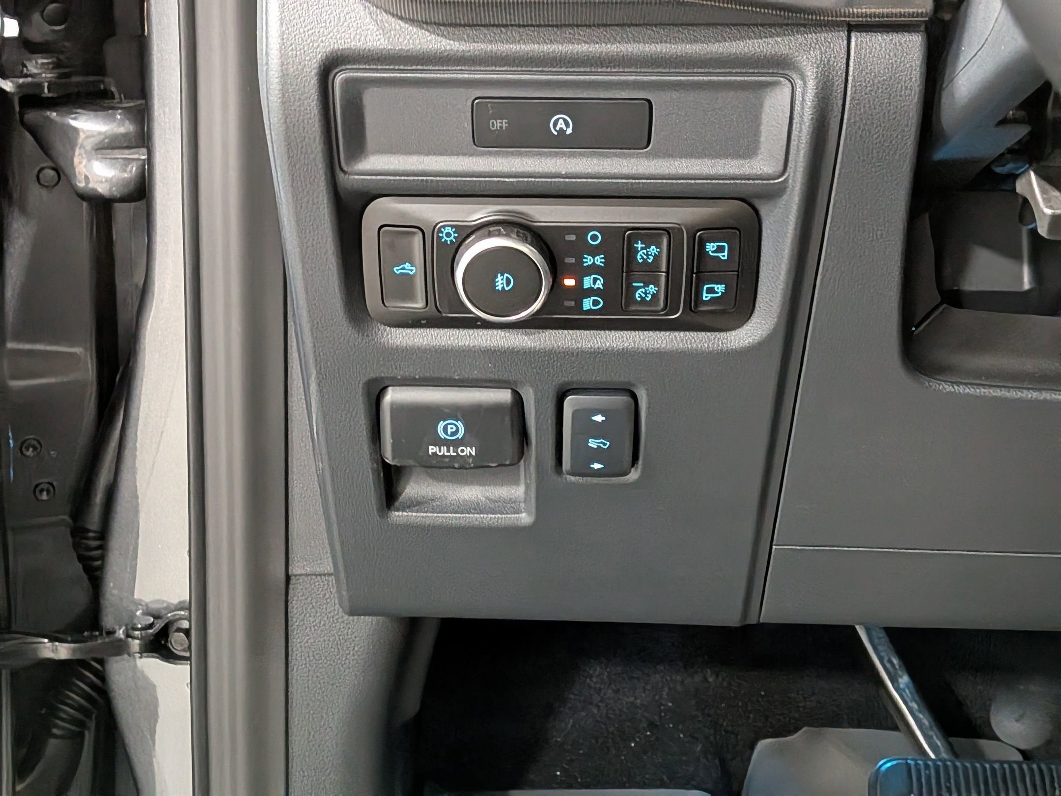 2025 Ford F-150 LARIAT Dark Trail