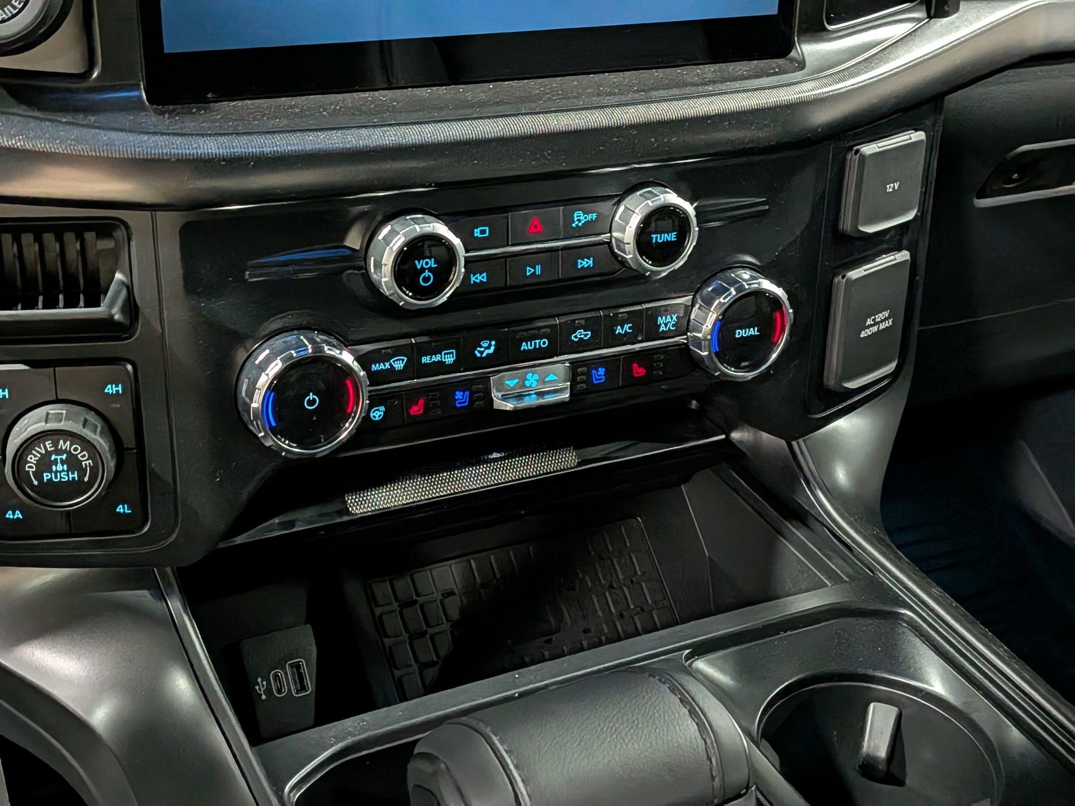 2025 Ford F-150 LARIAT Dark Trail