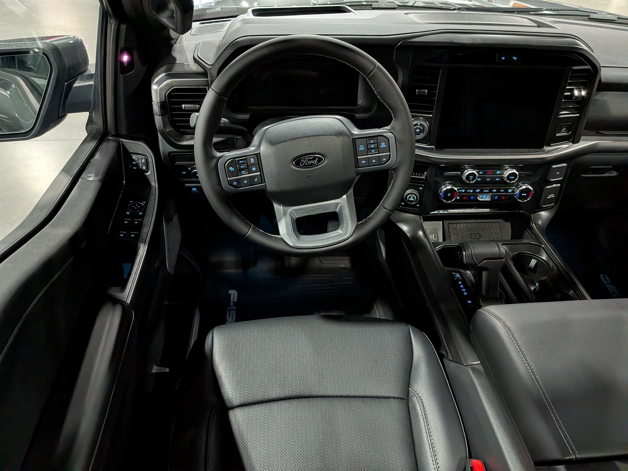 2025 Ford F-150 LARIAT Dark Trail