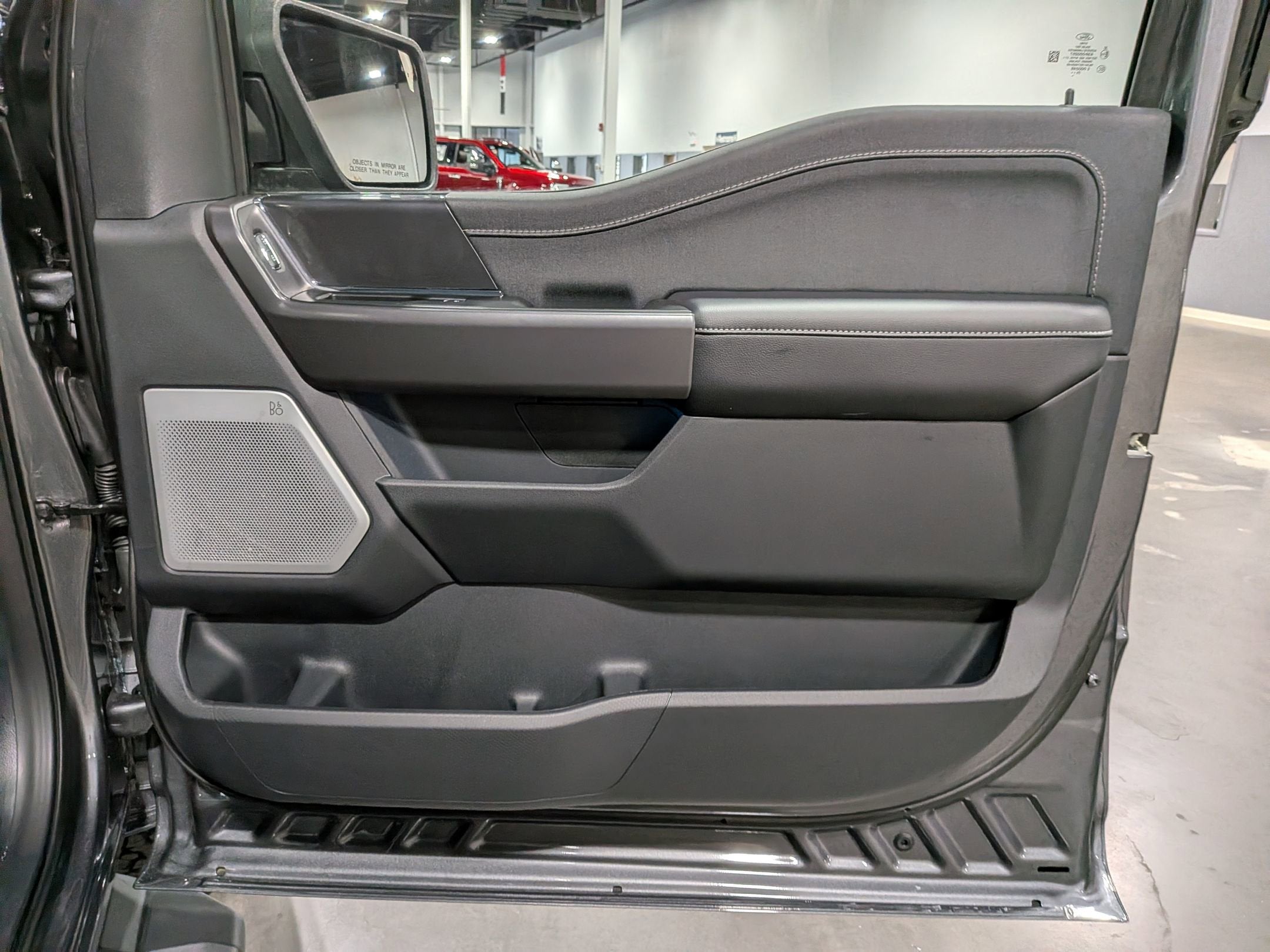 2025 Ford F-150 LARIAT Dark Trail