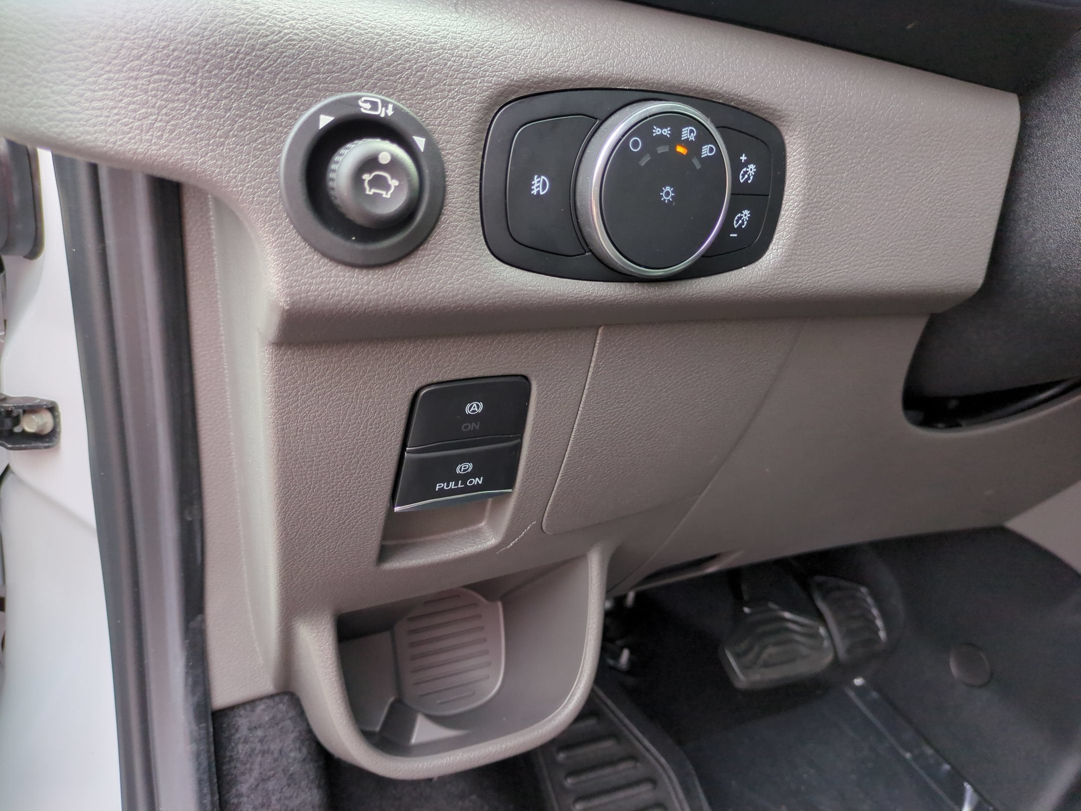 2027 Ford Transit Passenger Wagon XLT
