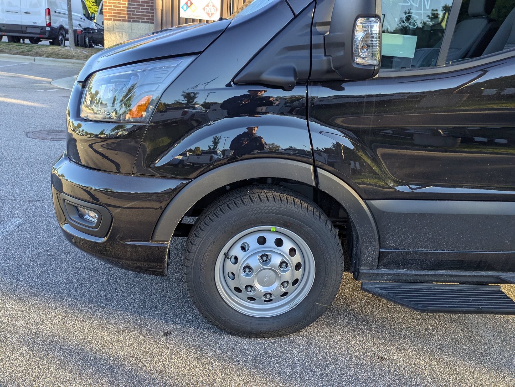 2027 Ford Transit Passenger Wagon XLT