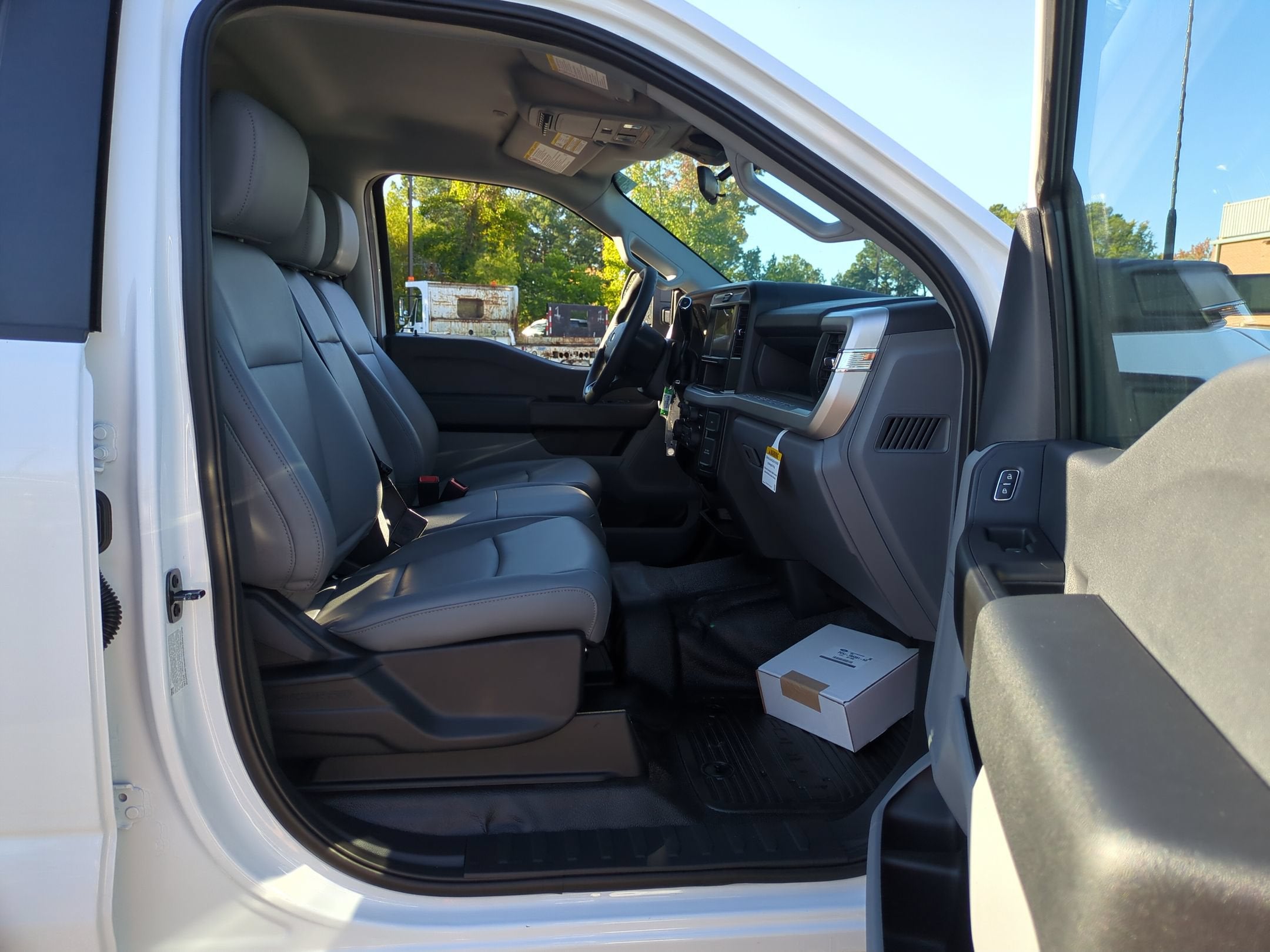2027 Ford Super Duty F-350 DRW XL