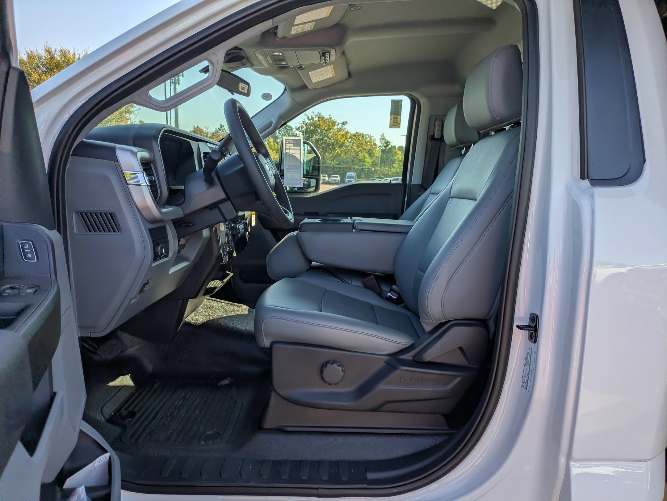 2027 Ford Super Duty F-350 DRW XL