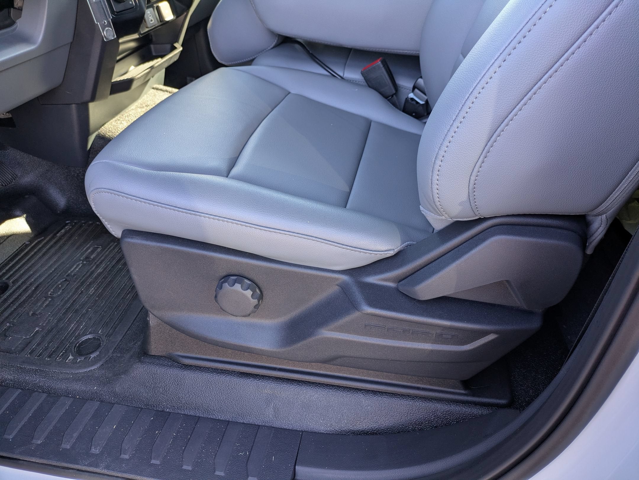 2027 Ford Super Duty F-350 DRW XL