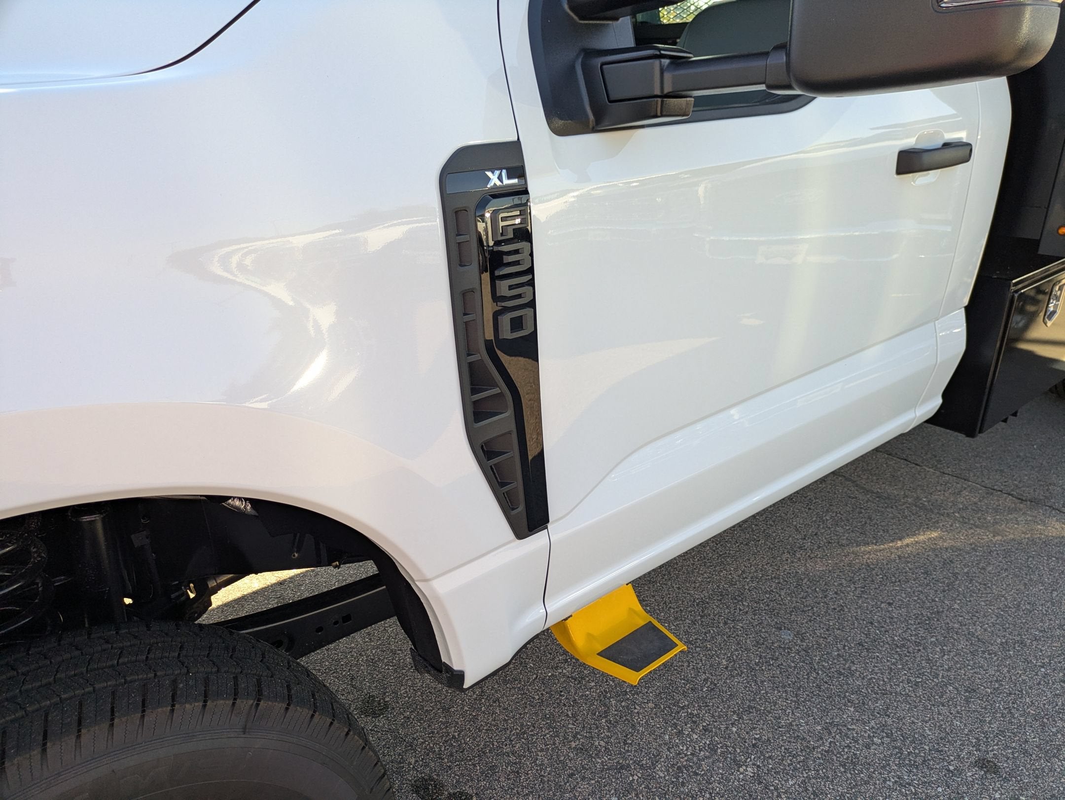 2027 Ford Super Duty F-350 DRW XL