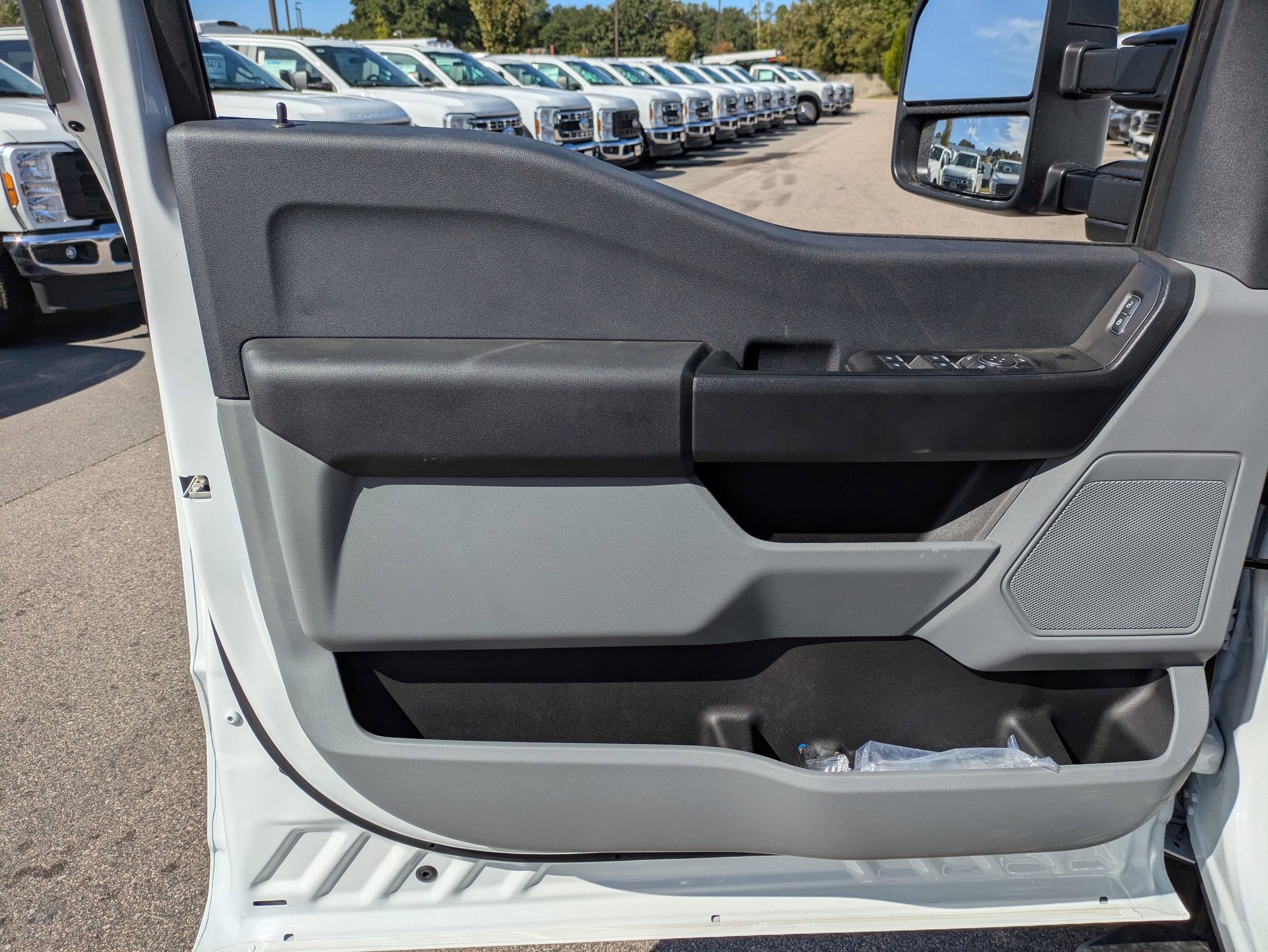 2025 Ford Super Duty F-550 DRW XL