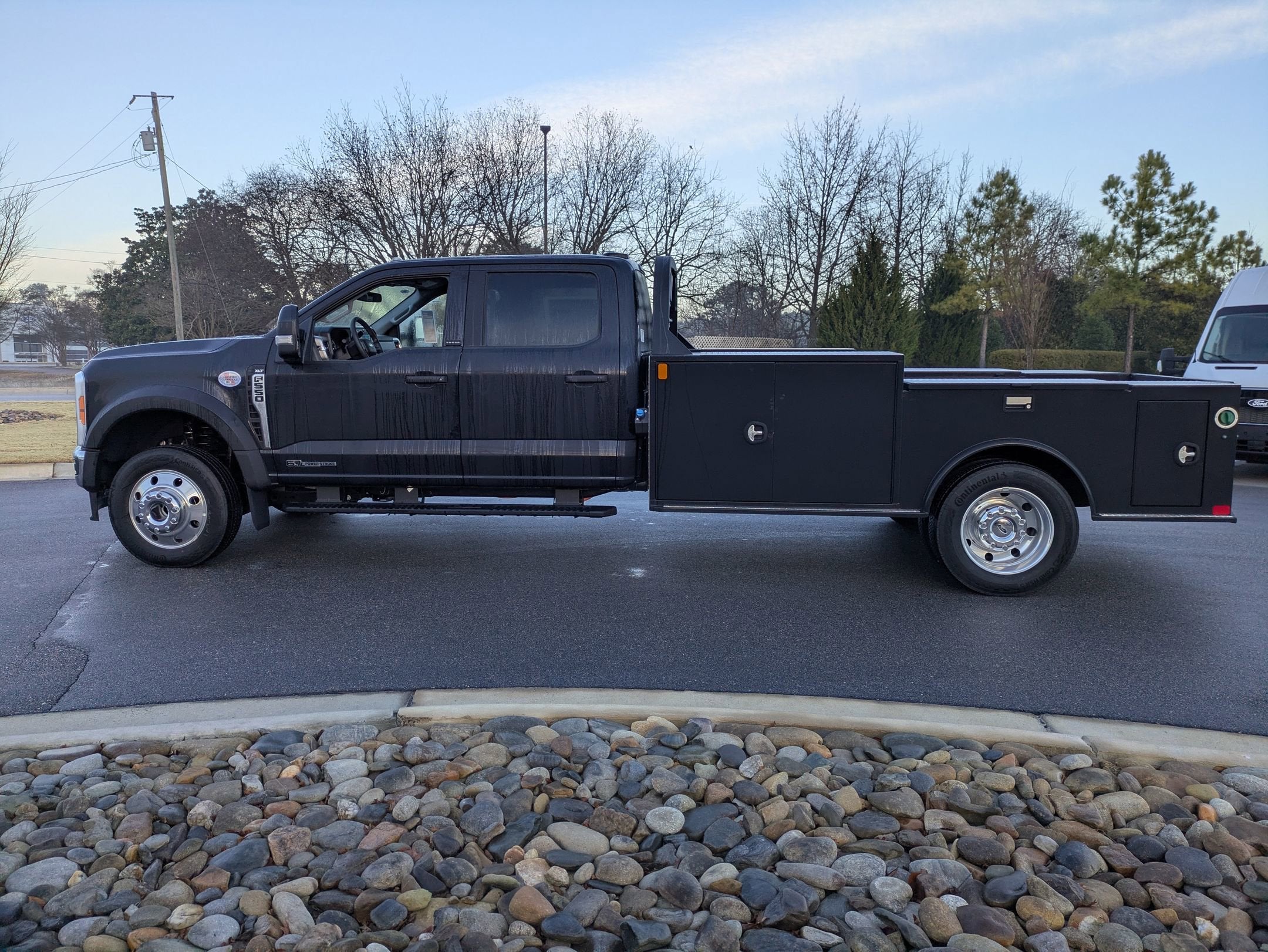 2025 Ford Super Duty F-550 DRW XL