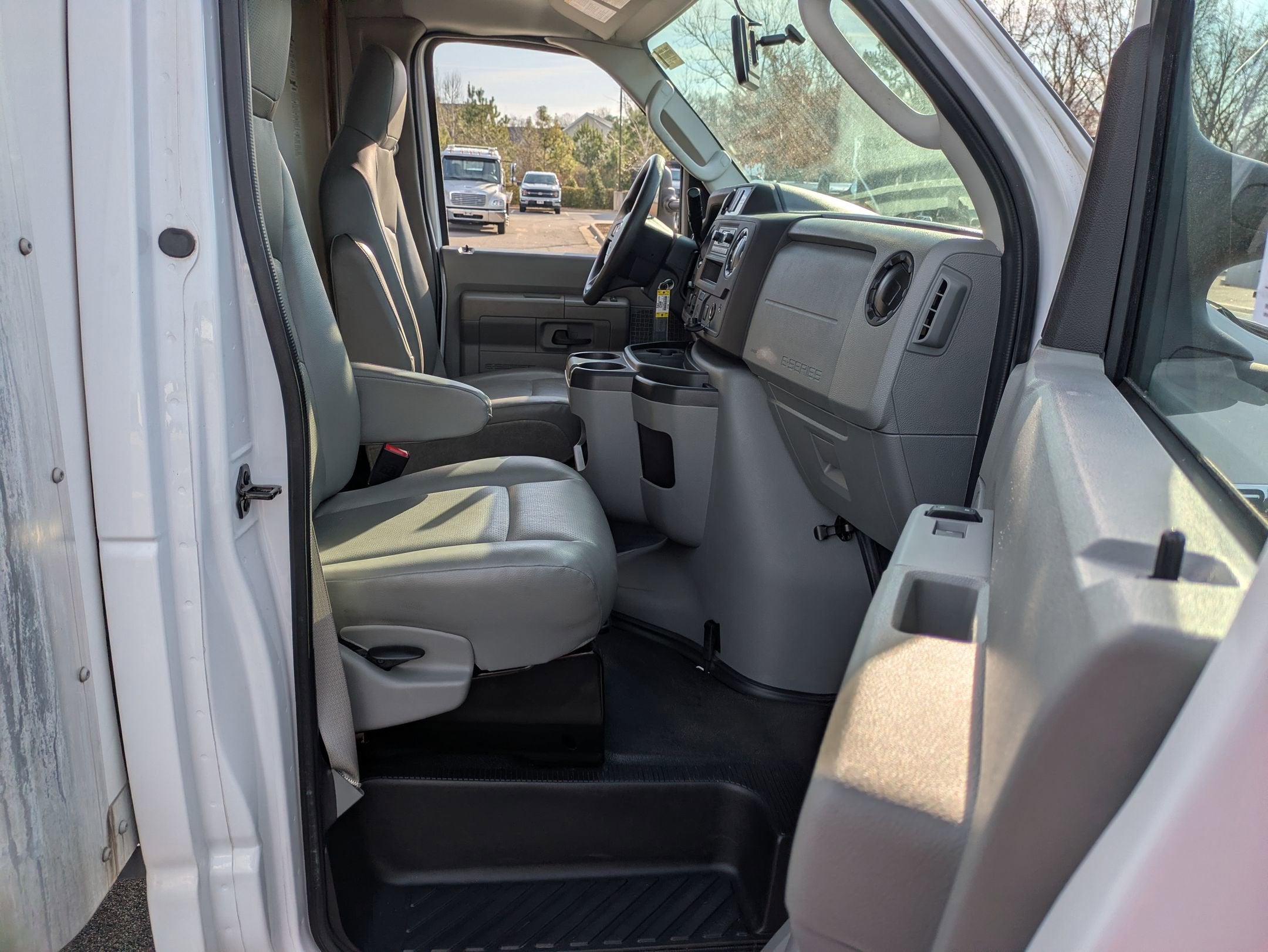 2021 Ford E-Series Cutaway Base