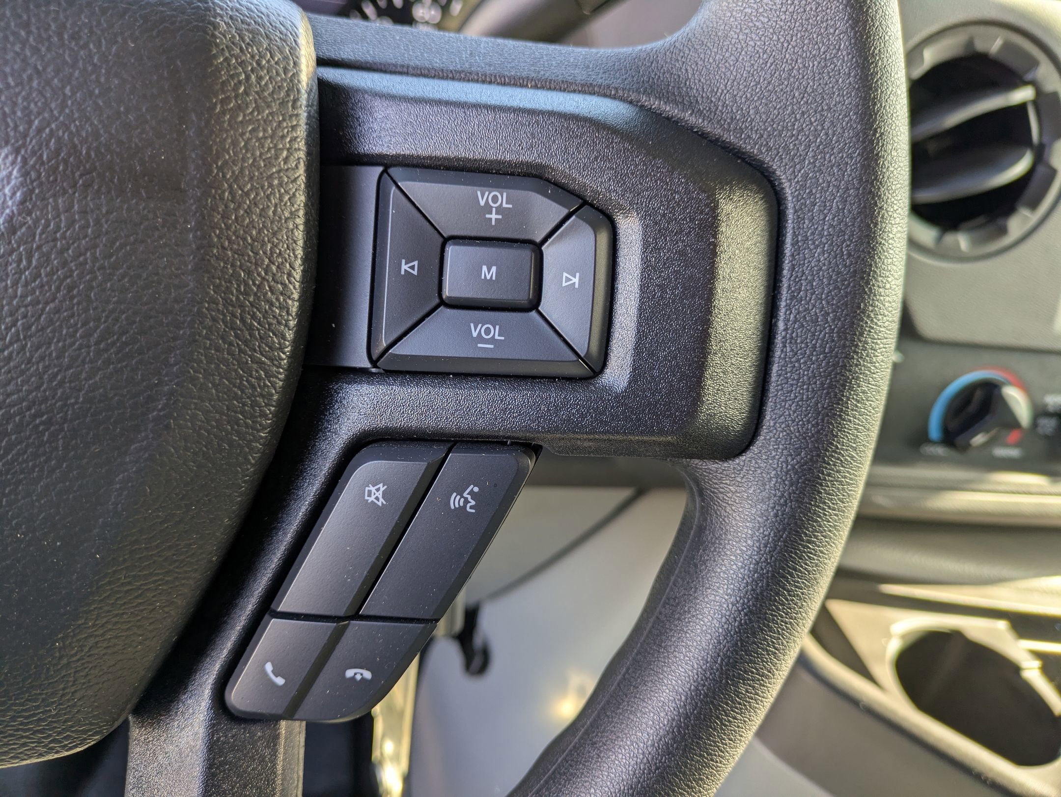 2027 Ford E-Series Cutaway Base
