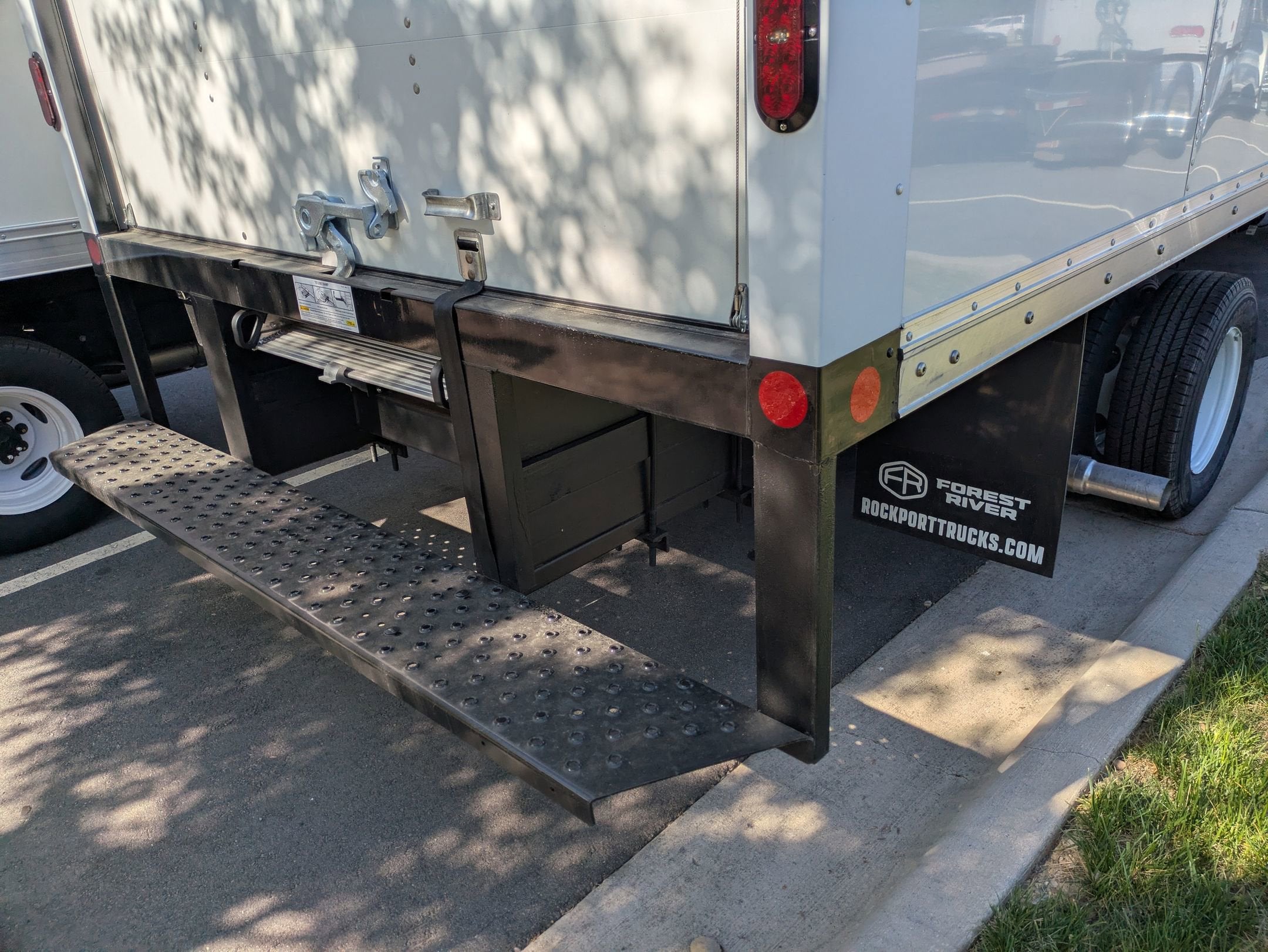 2027 Ford E-Series Cutaway Base