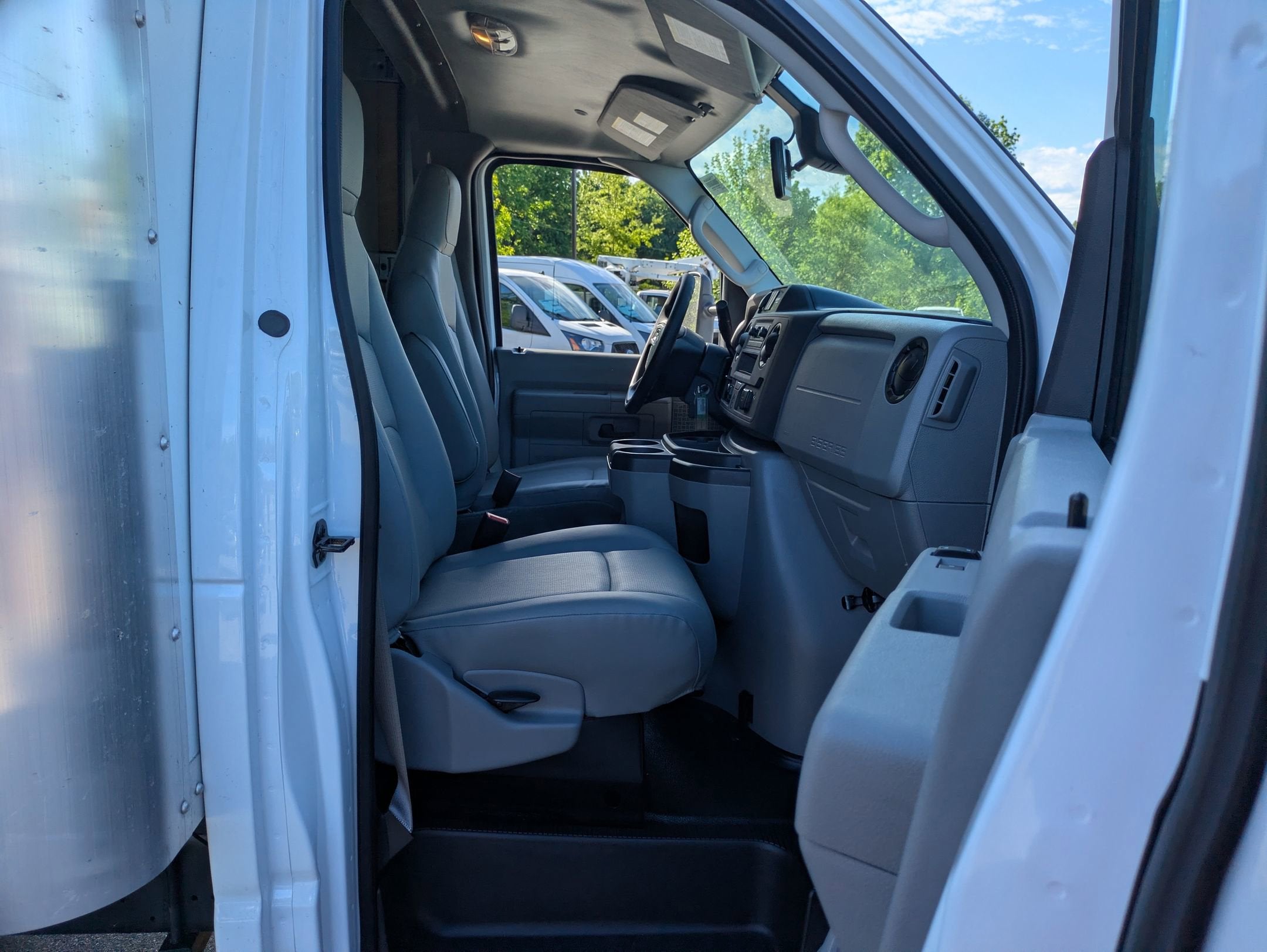 2027 Ford E-Series Cutaway Base