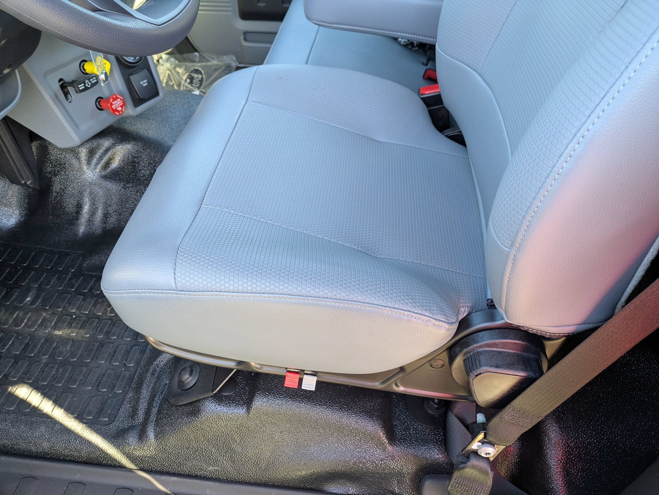 2027 Ford F-750SD Base