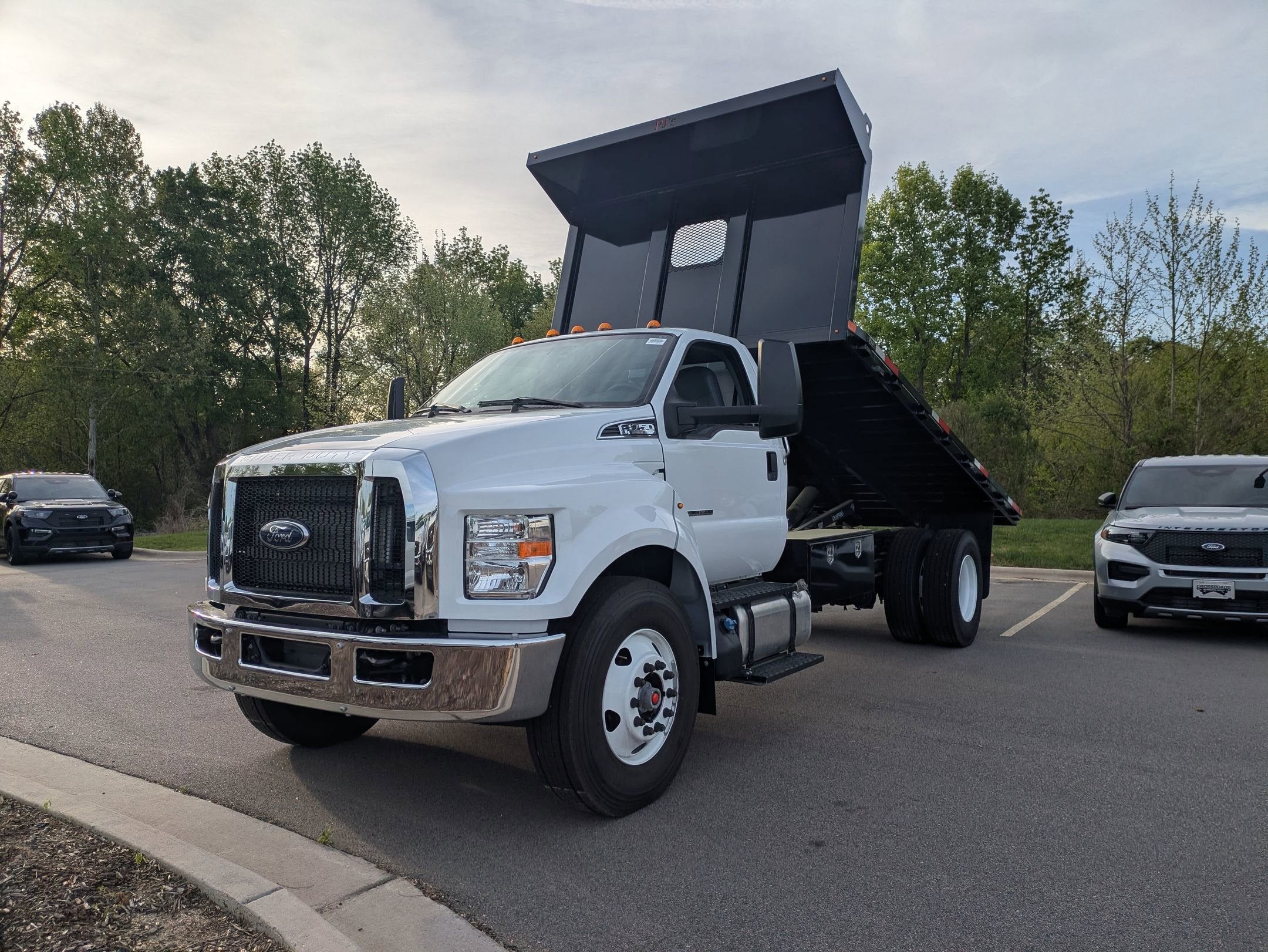 2027 Ford F-750SD Base
