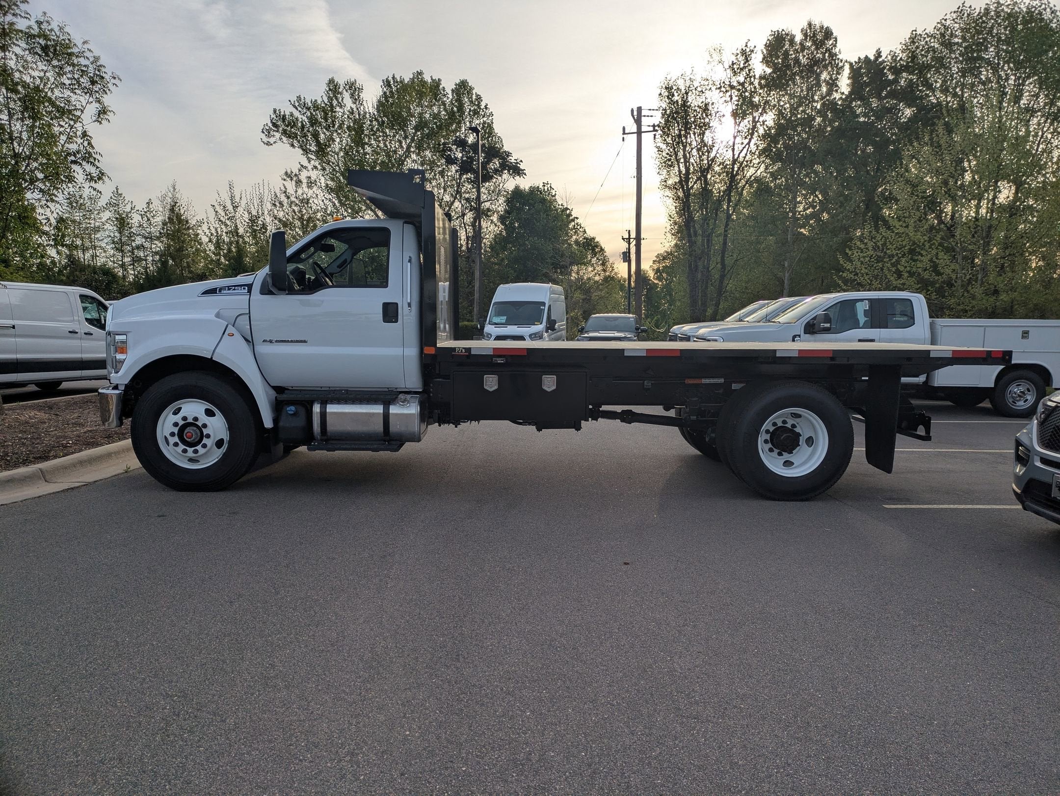 2027 Ford F-750SD Base