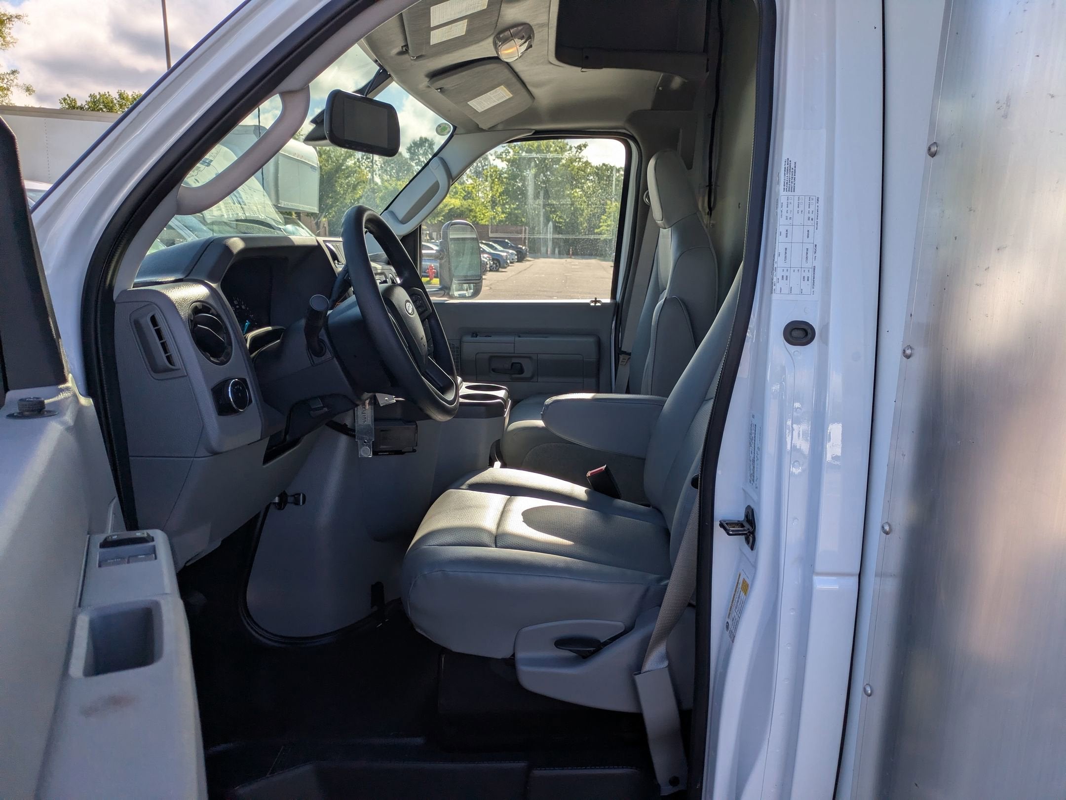 2027 Ford E-Series Cutaway Base