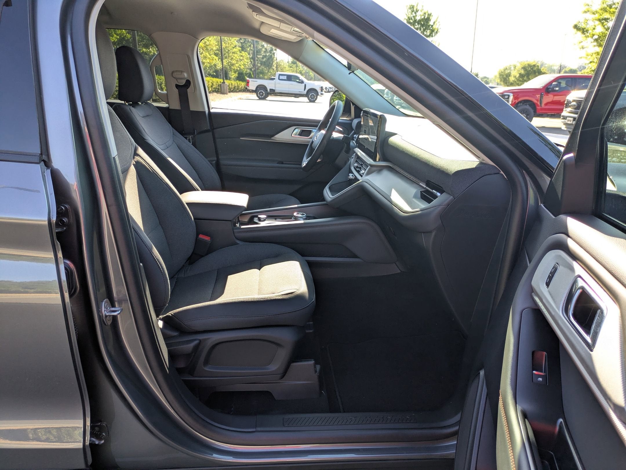 2026 Ford Explorer Active w/100A Pkg - Crossroads Courtesy Demo