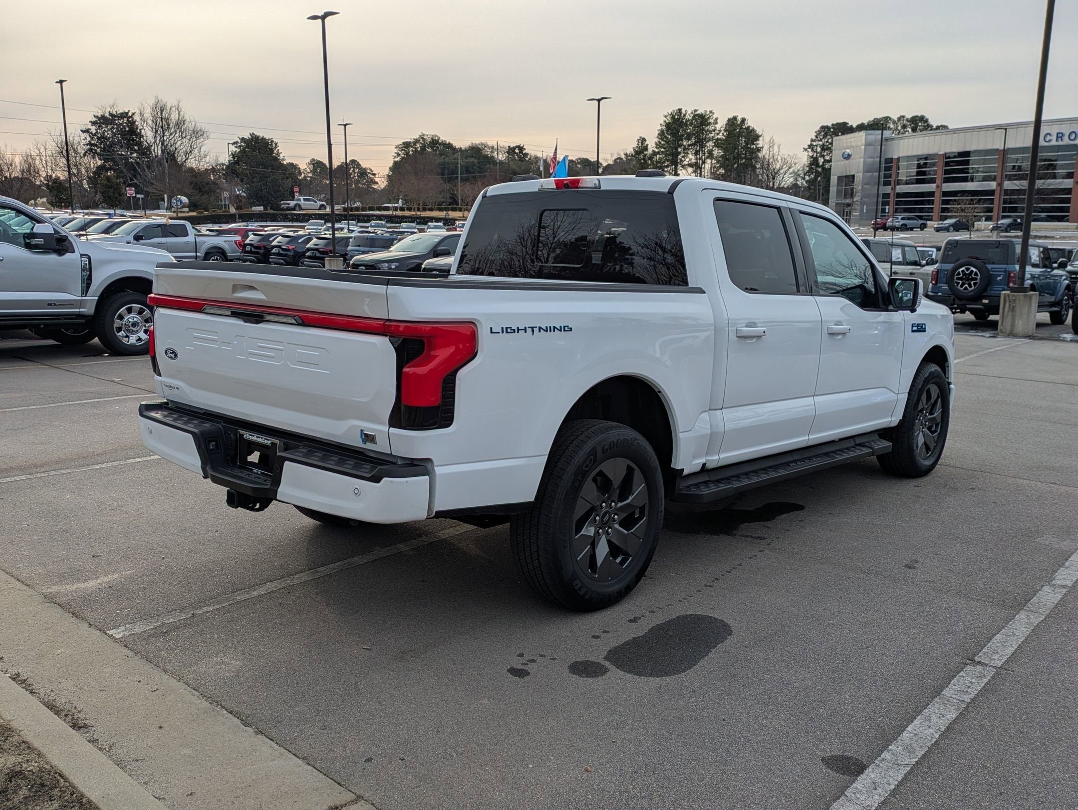 2024 Ford F-150 Lightning LARIAT