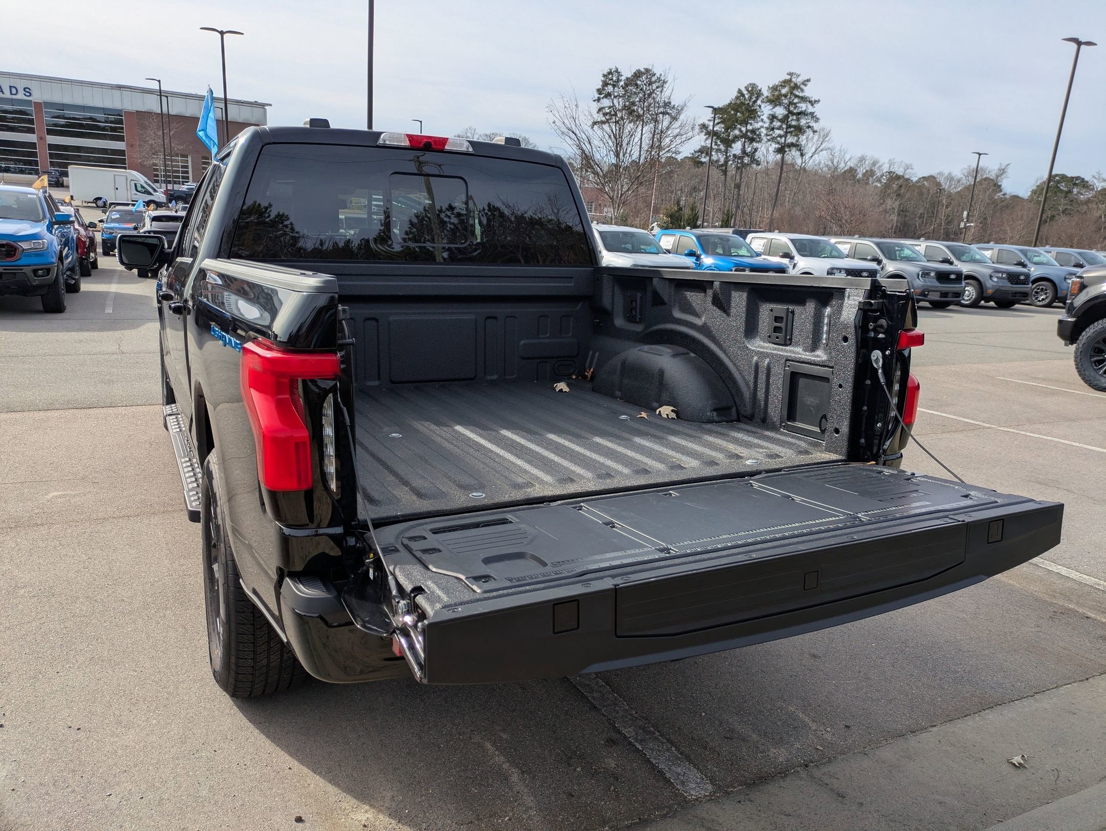 2025 Ford F-150 Lightning LARIAT