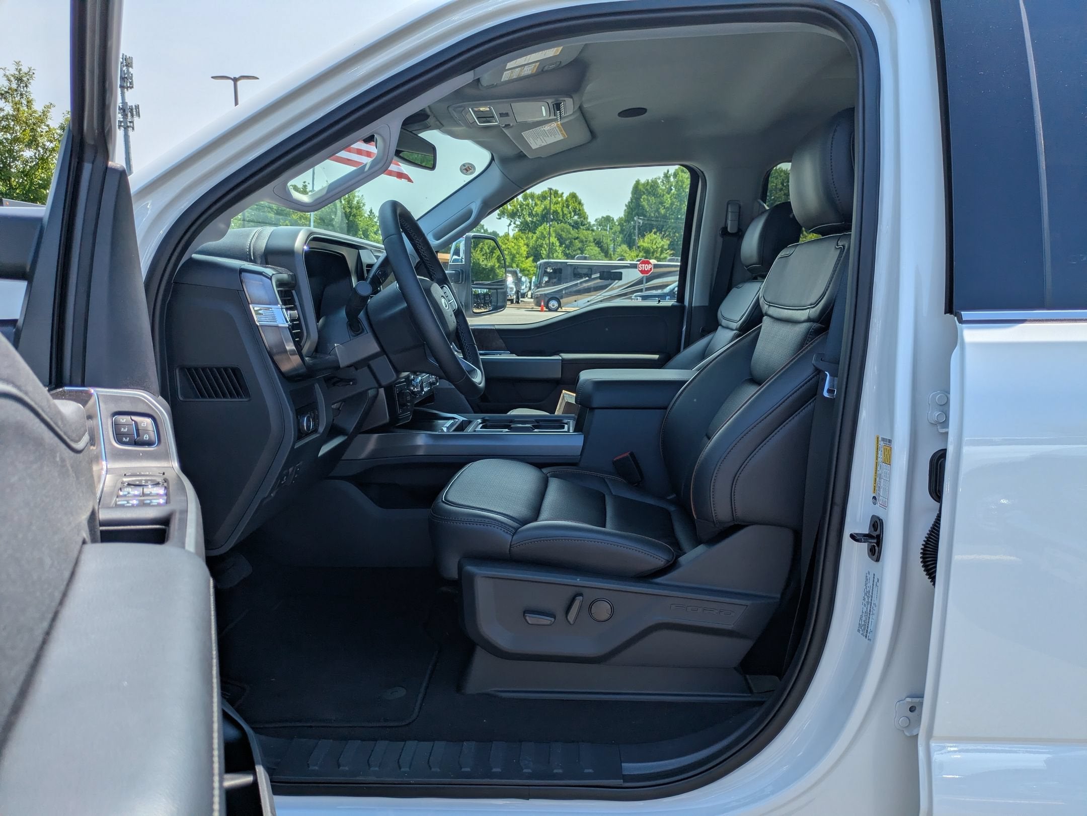2026 Ford Super Duty F-350 SRW LARIAT