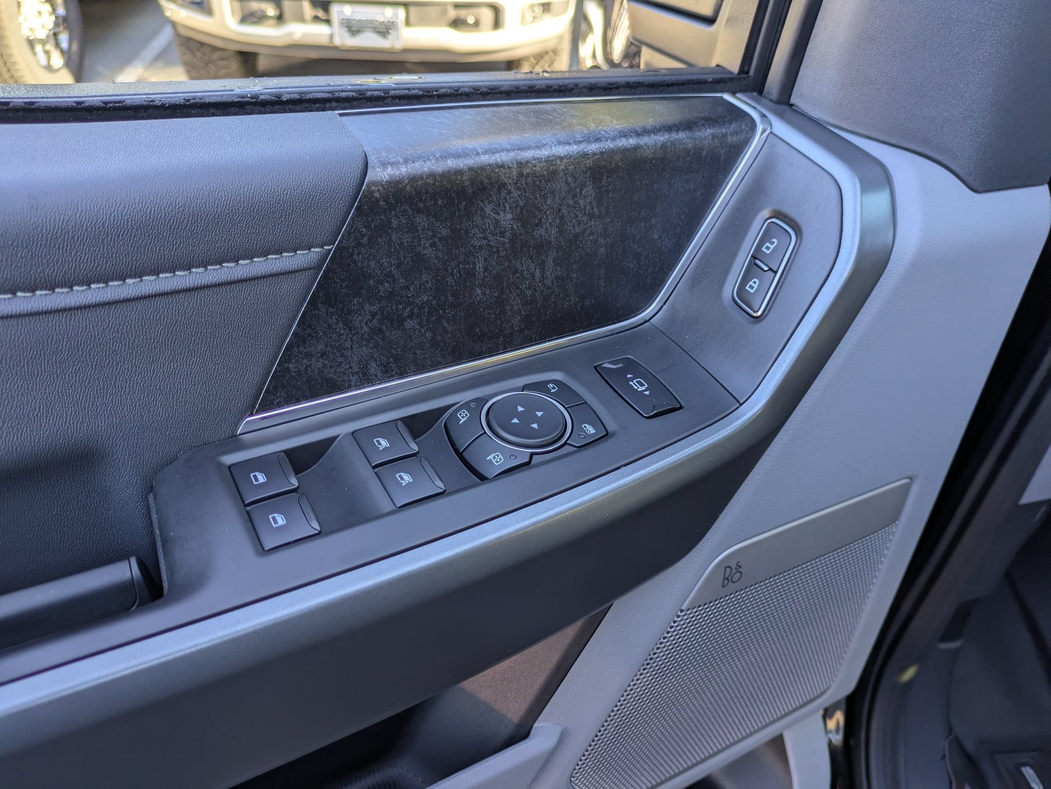 2027 Ford Super Duty F-350 SRW XLT