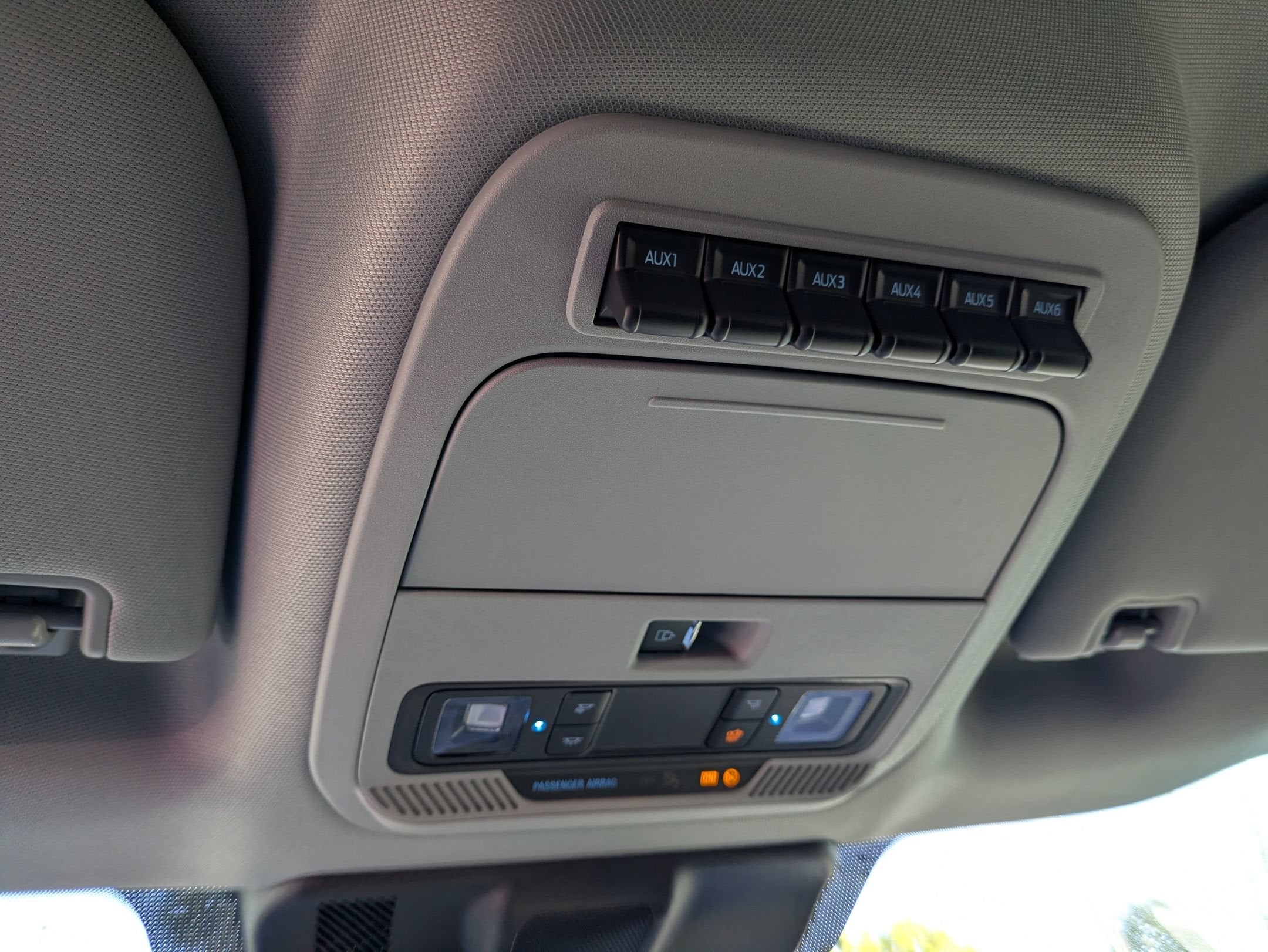 2027 Ford Super Duty F-350 SRW XLT