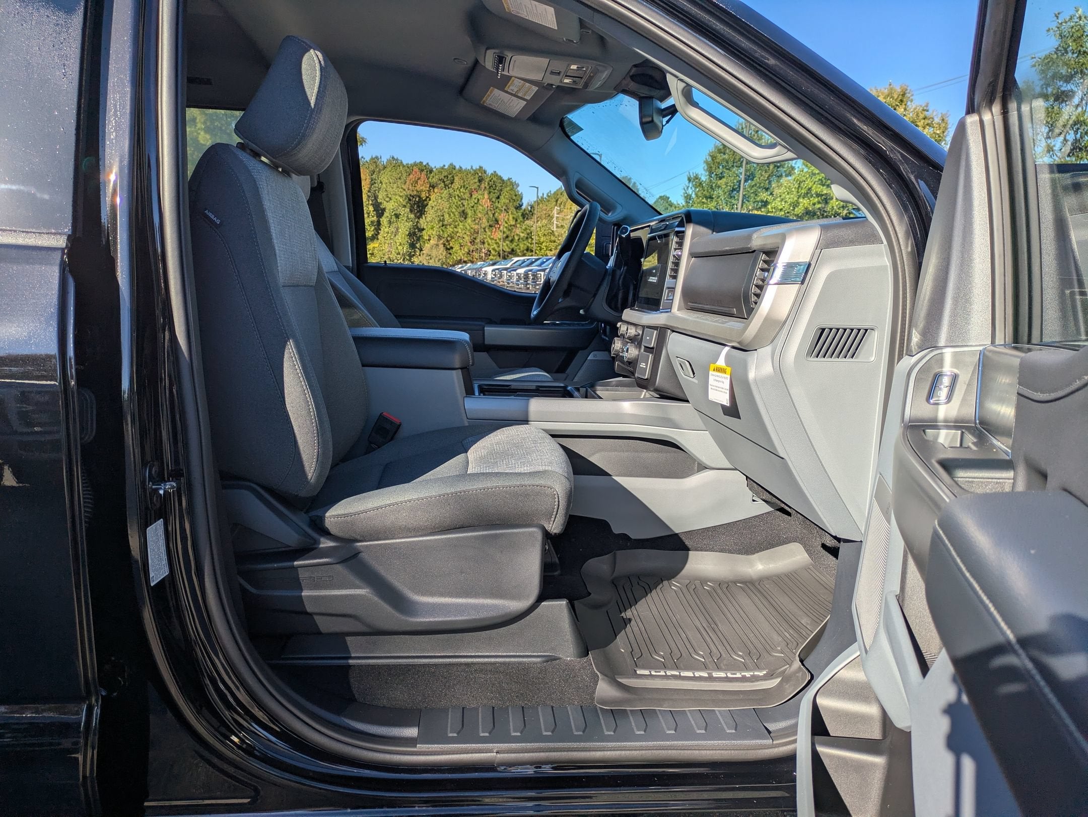 2027 Ford Super Duty F-350 SRW XLT