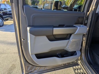 2027 Ford Super Duty F-350 SRW XLT
