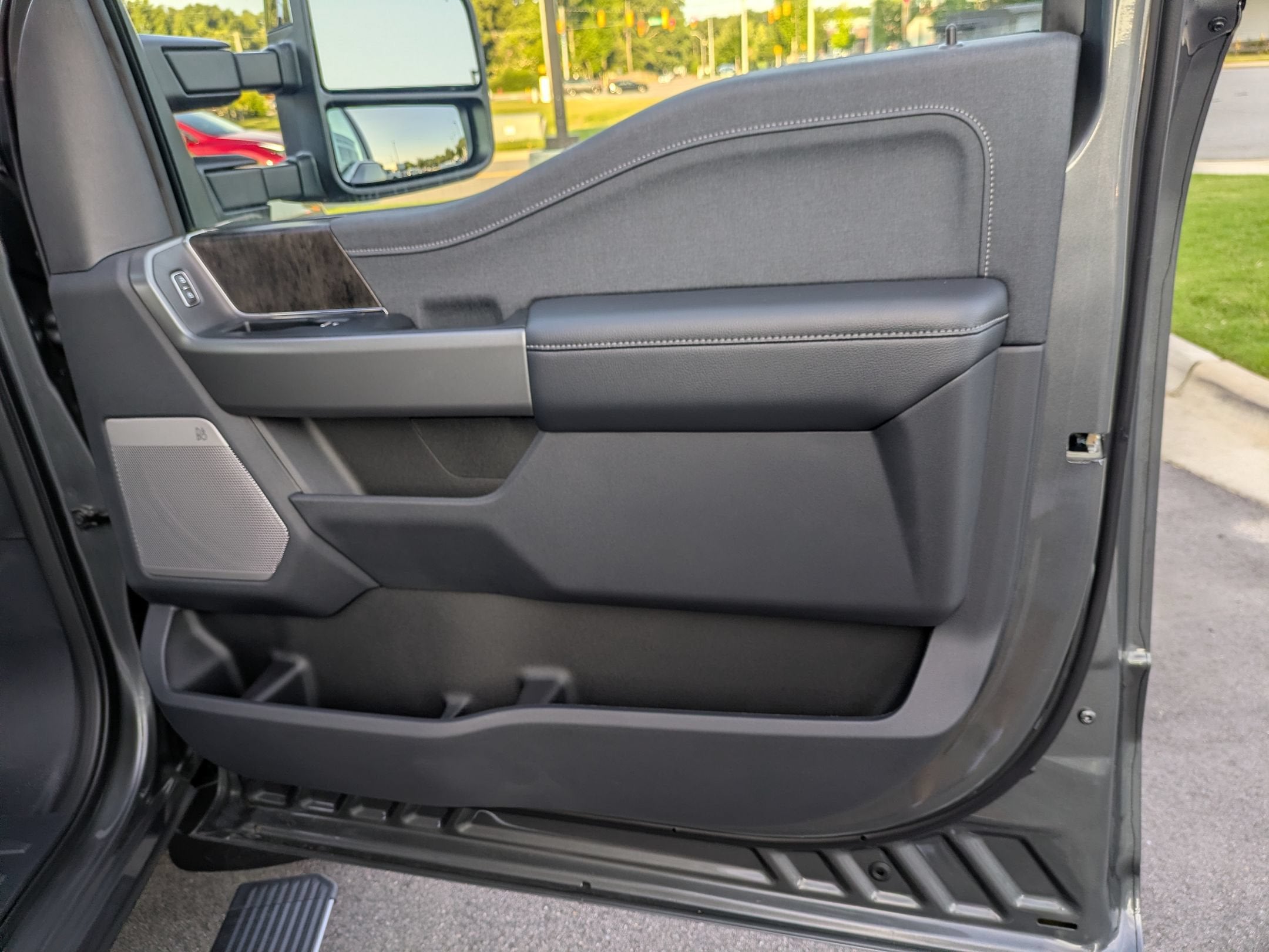 2026 Ford Super Duty F-350 DRW LARIAT