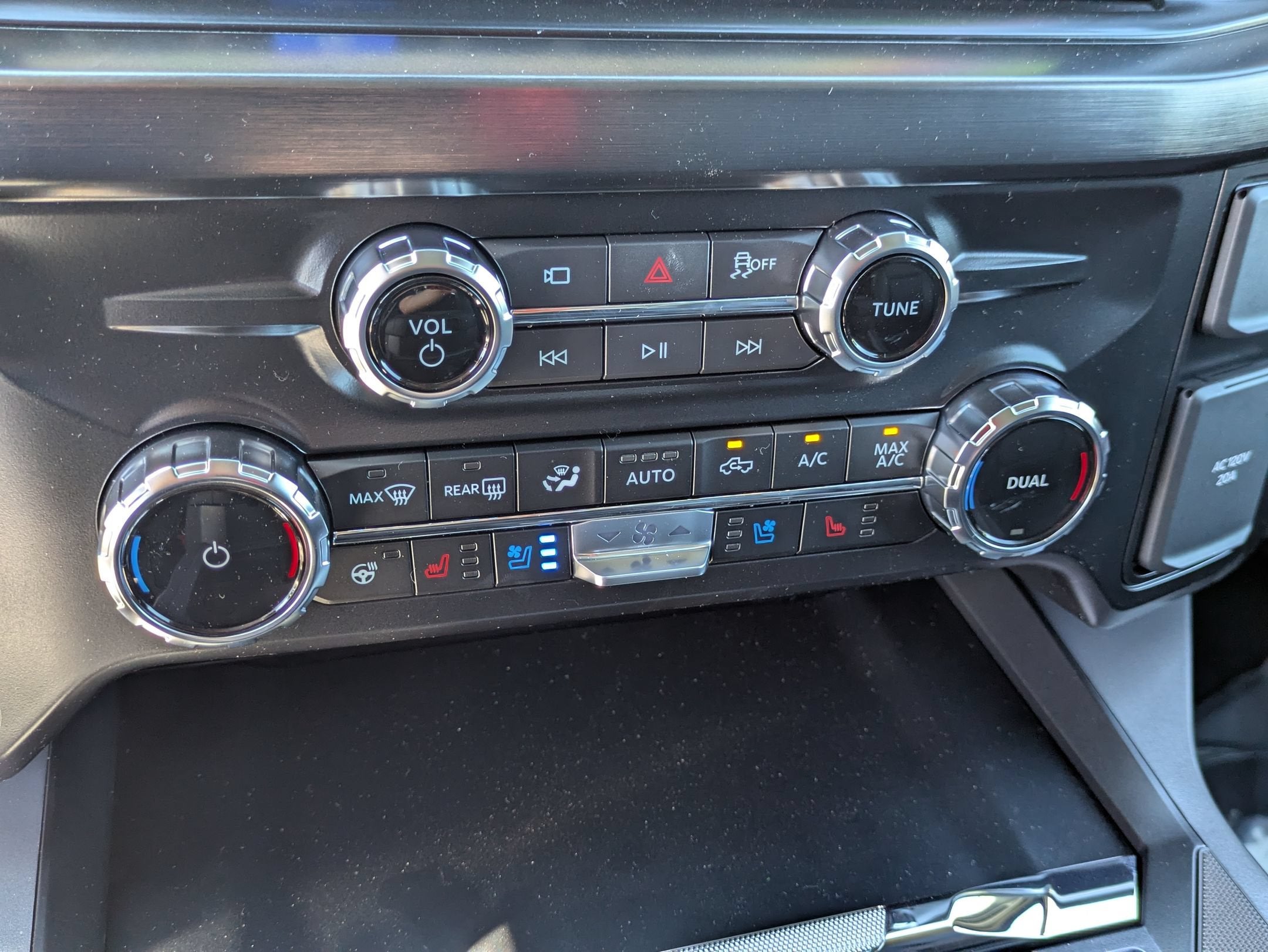 2026 Ford Super Duty F-350 DRW LARIAT