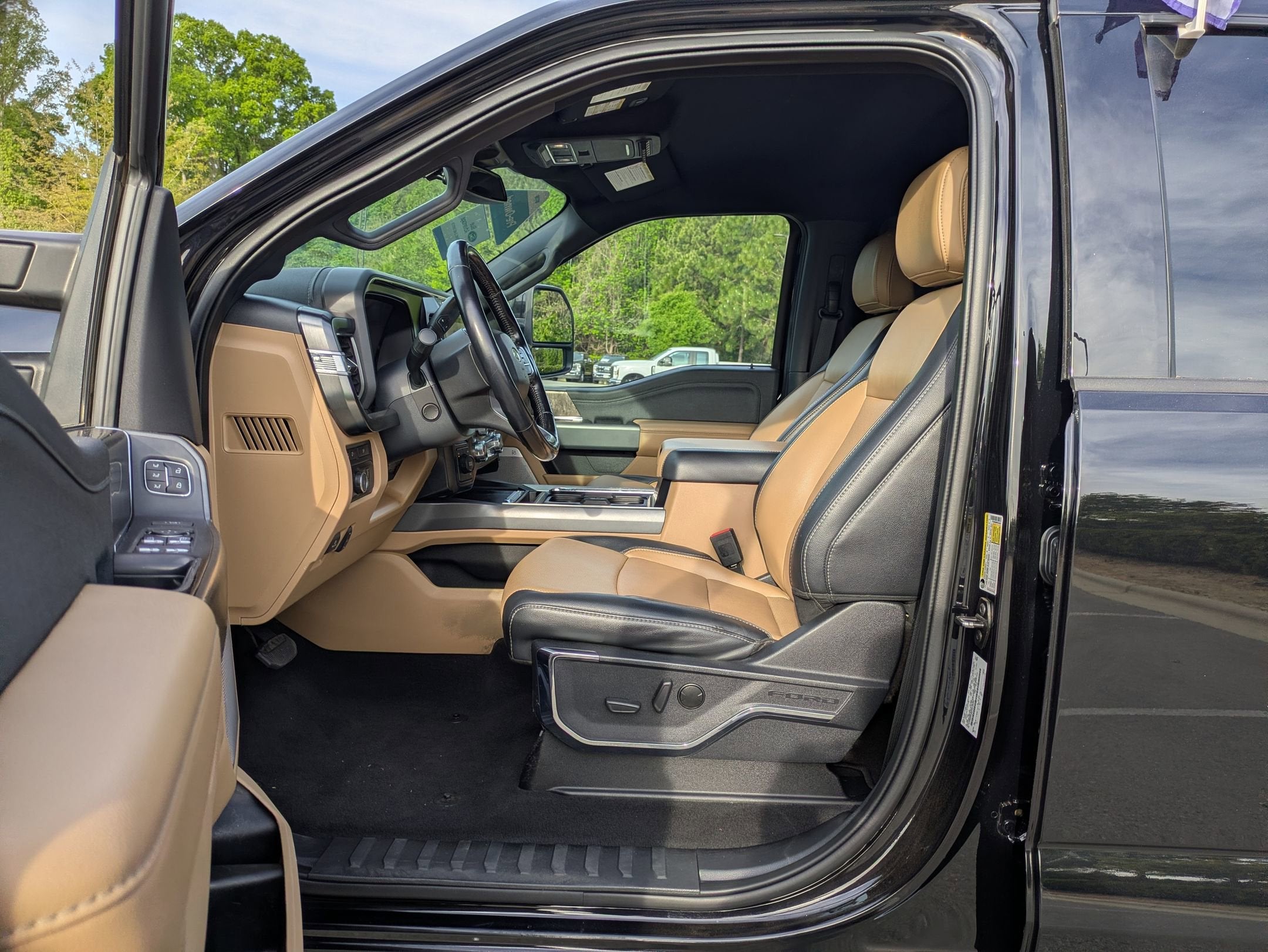 2023 Ford Super Duty F-350 DRW LARIAT