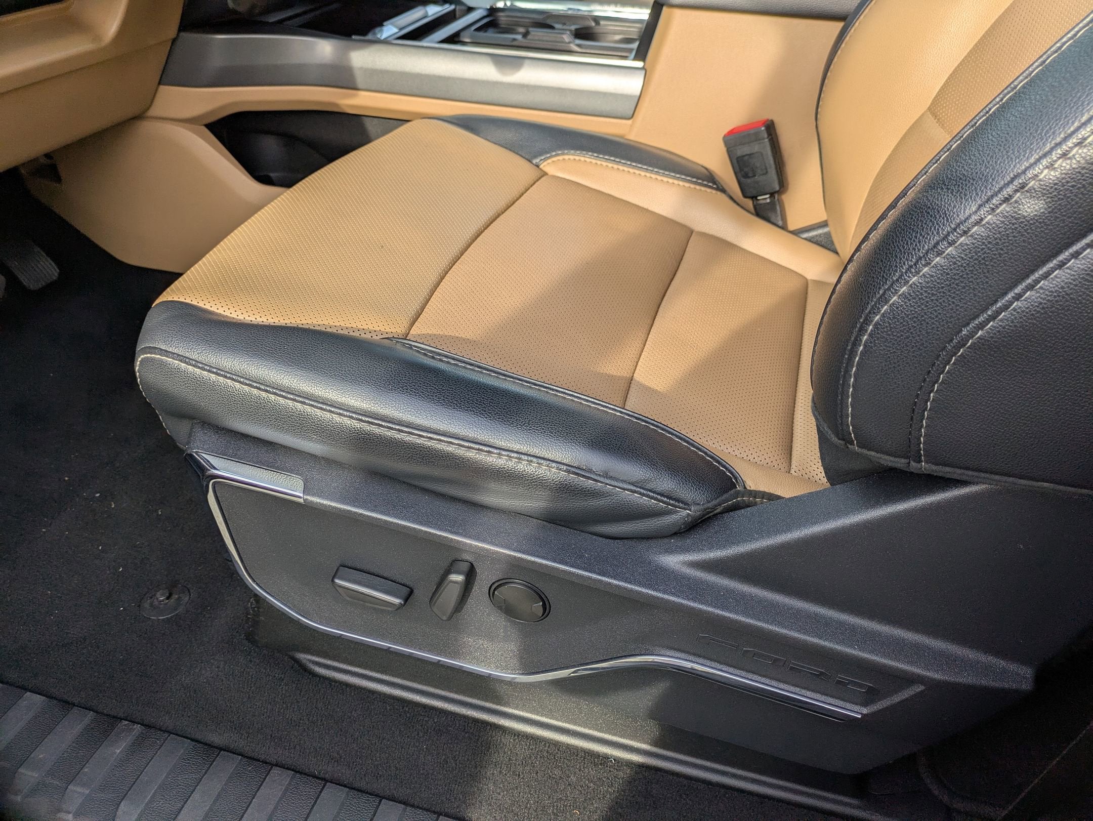 2023 Ford Super Duty F-350 DRW LARIAT