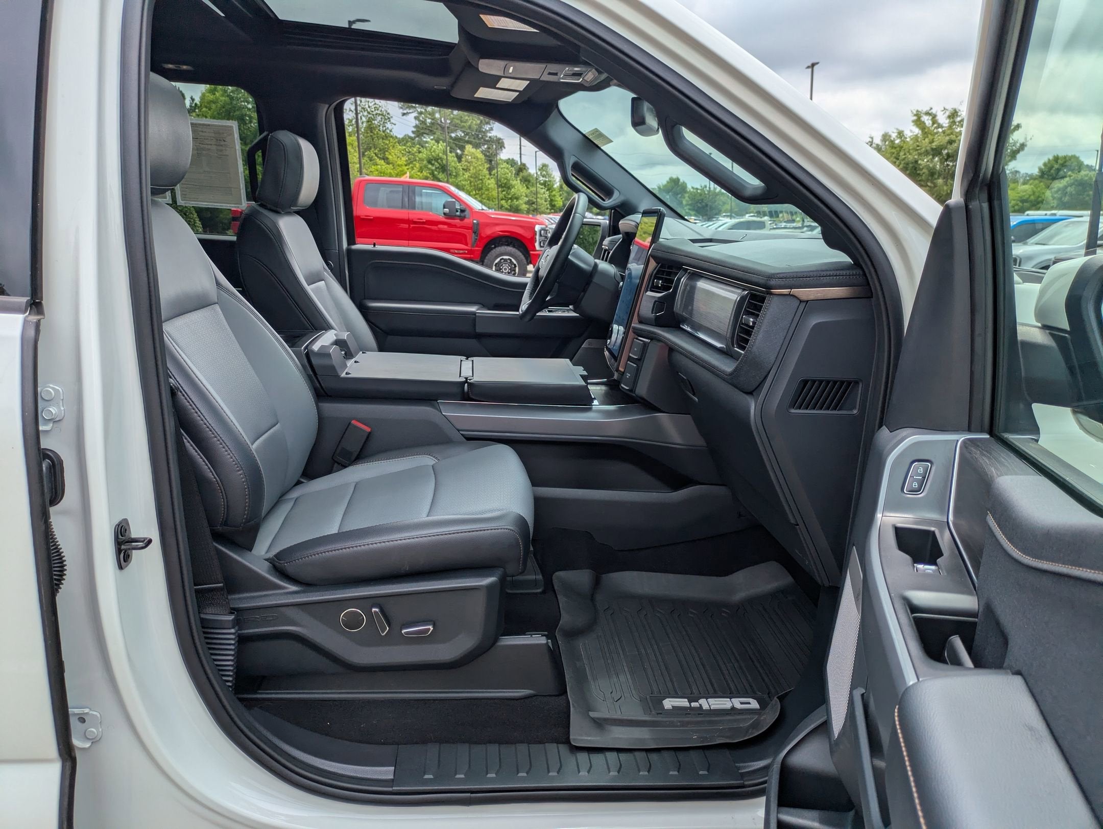2025 Ford F-150 Lightning LARIAT