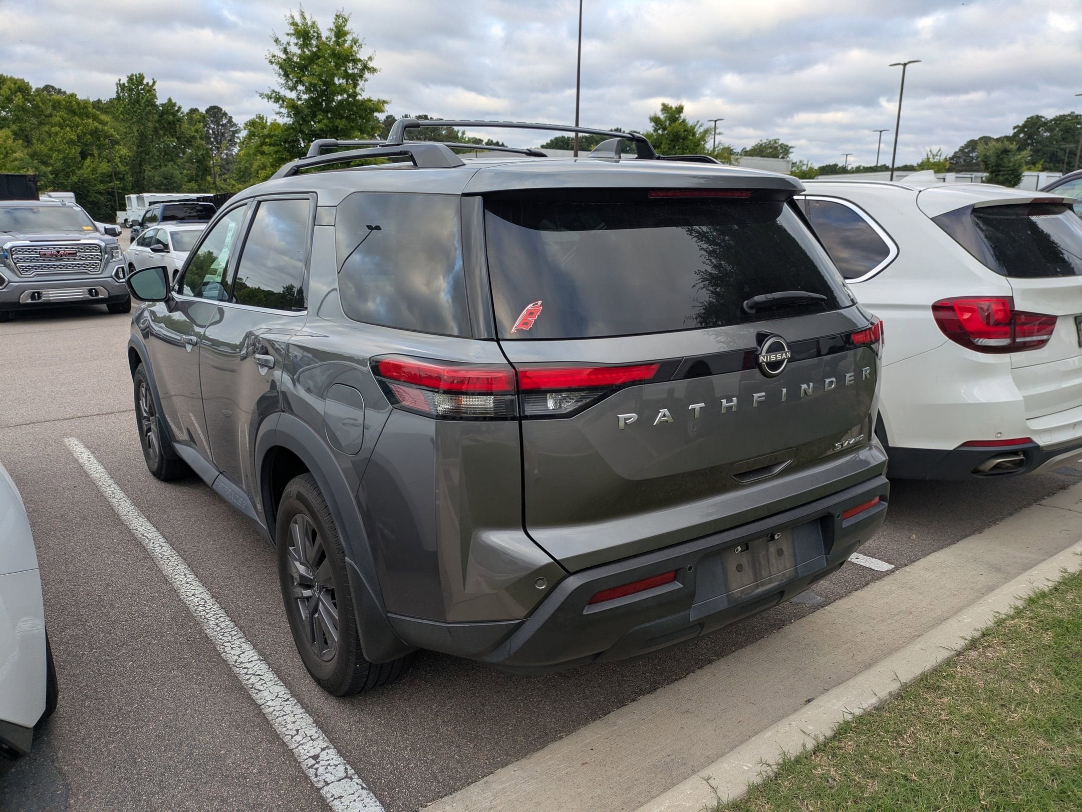 2022 Nissan Pathfinder SV