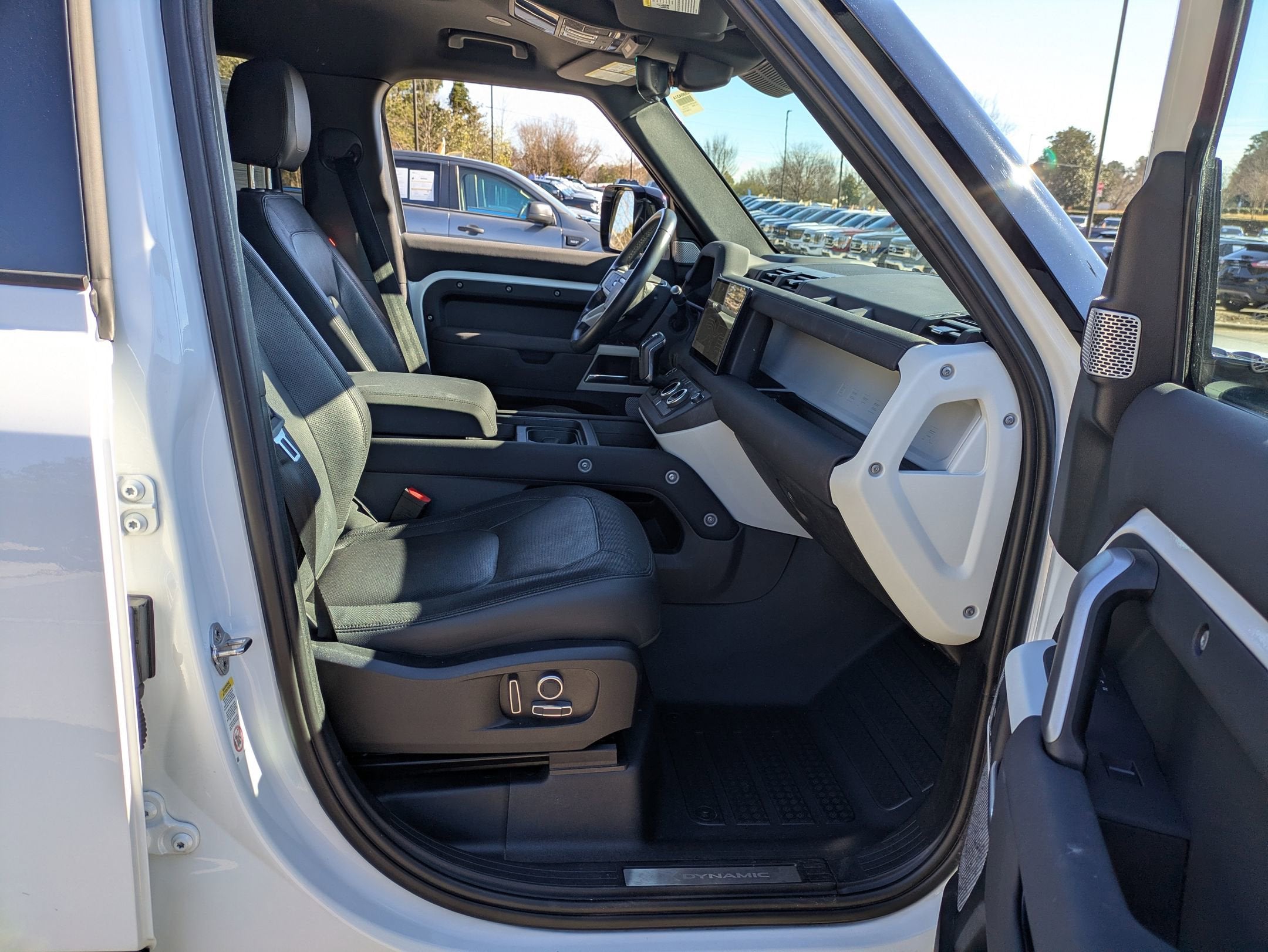 2023 Land Rover Defender X-Dynamic SE