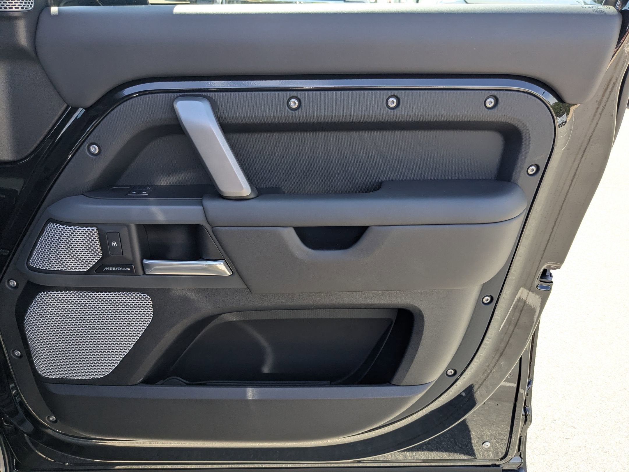 2024 Land Rover Defender X-Dynamic SE