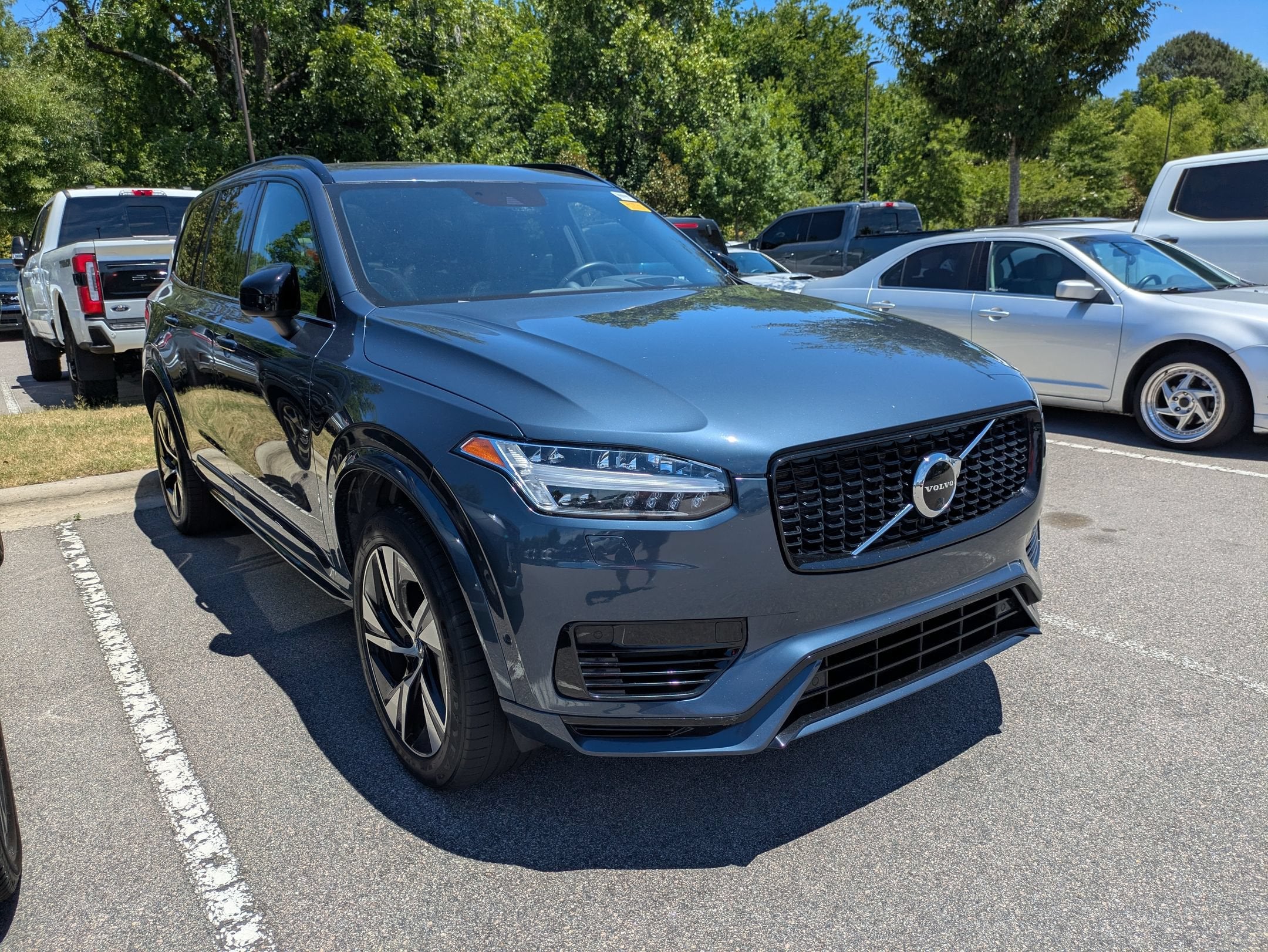2022 Volvo XC90 Recharge Plug-In Hybrid R-Design