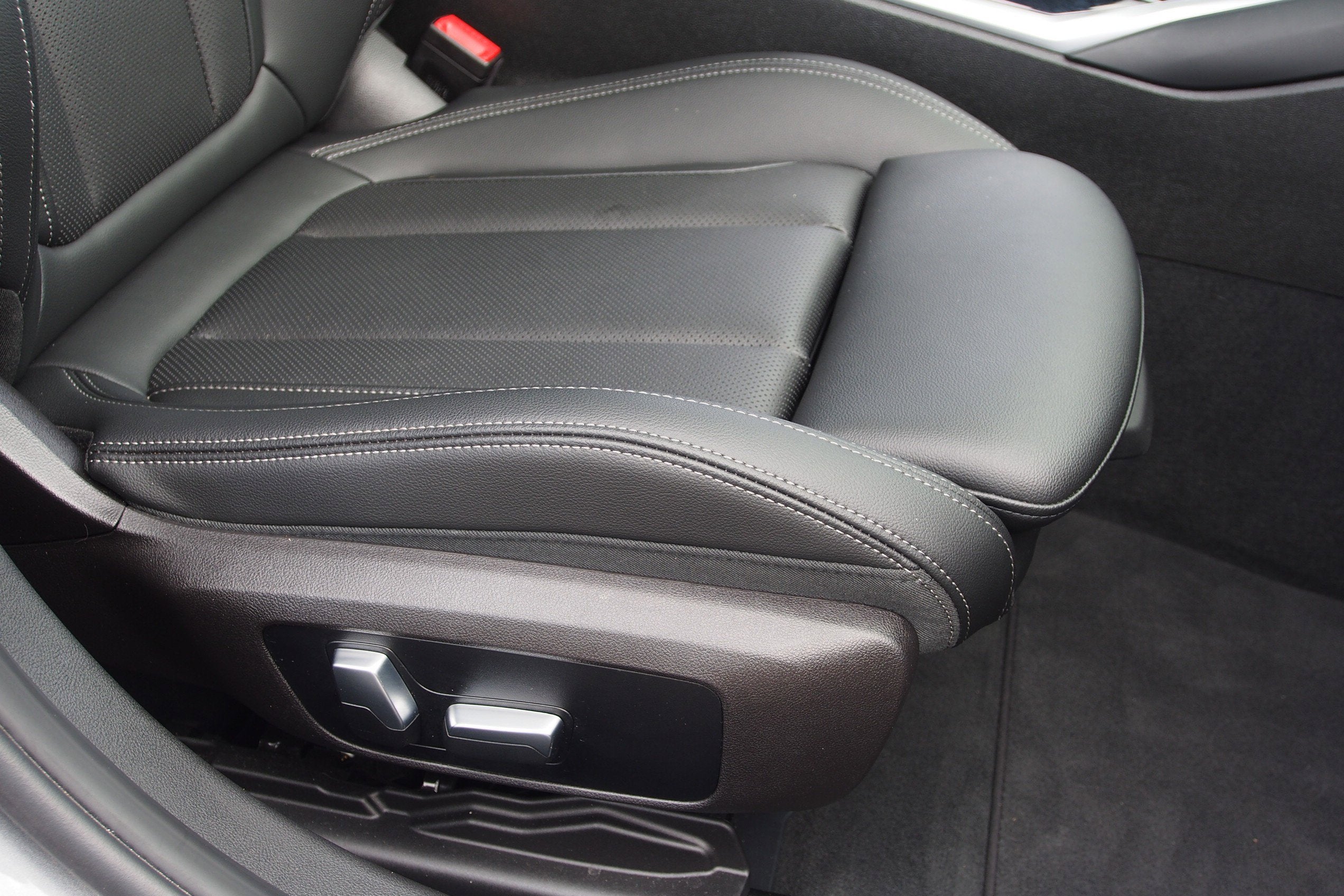 2023 BMW 3 Series 330i