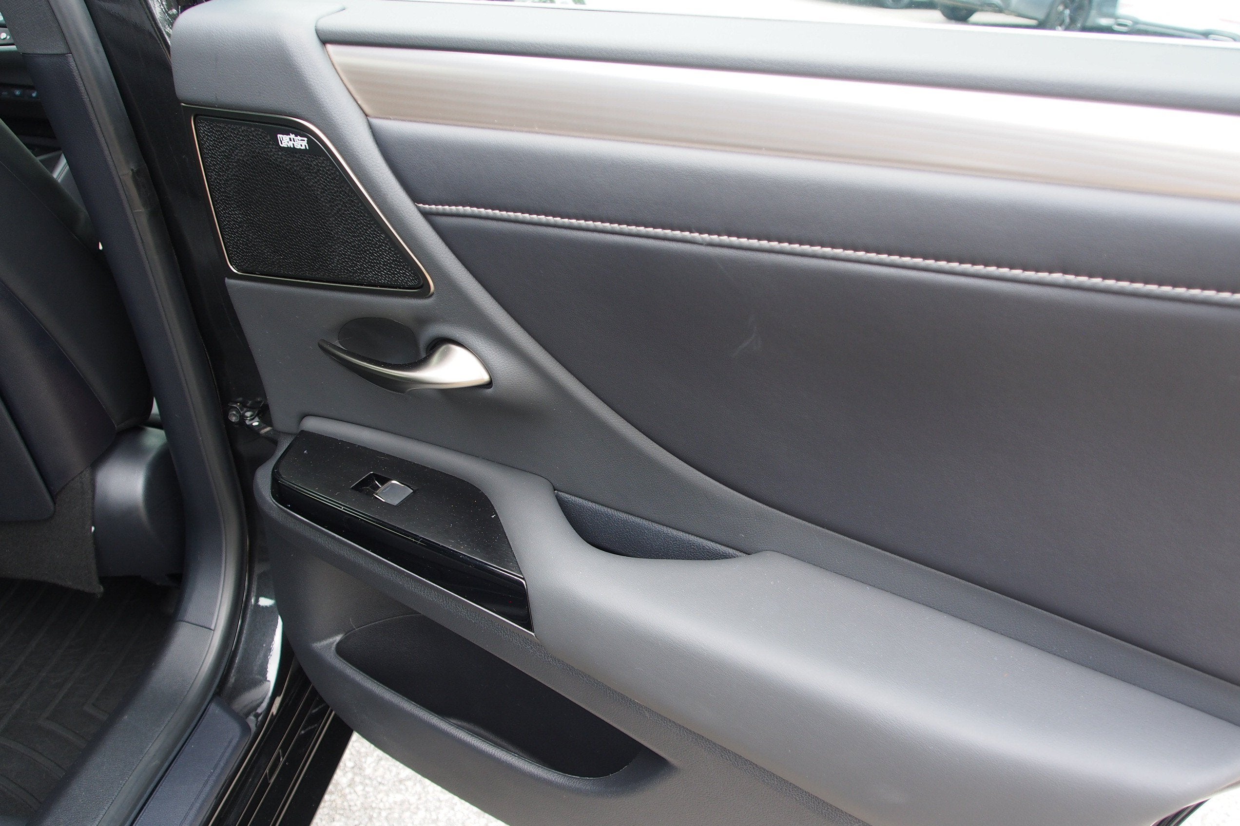 2024 Lexus ES ES 300h F SPORT Handling