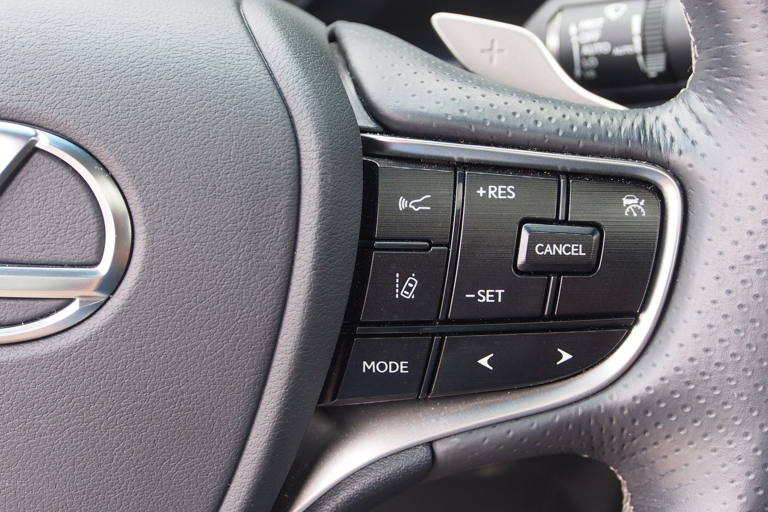 2024 Lexus ES ES 300h F SPORT Handling