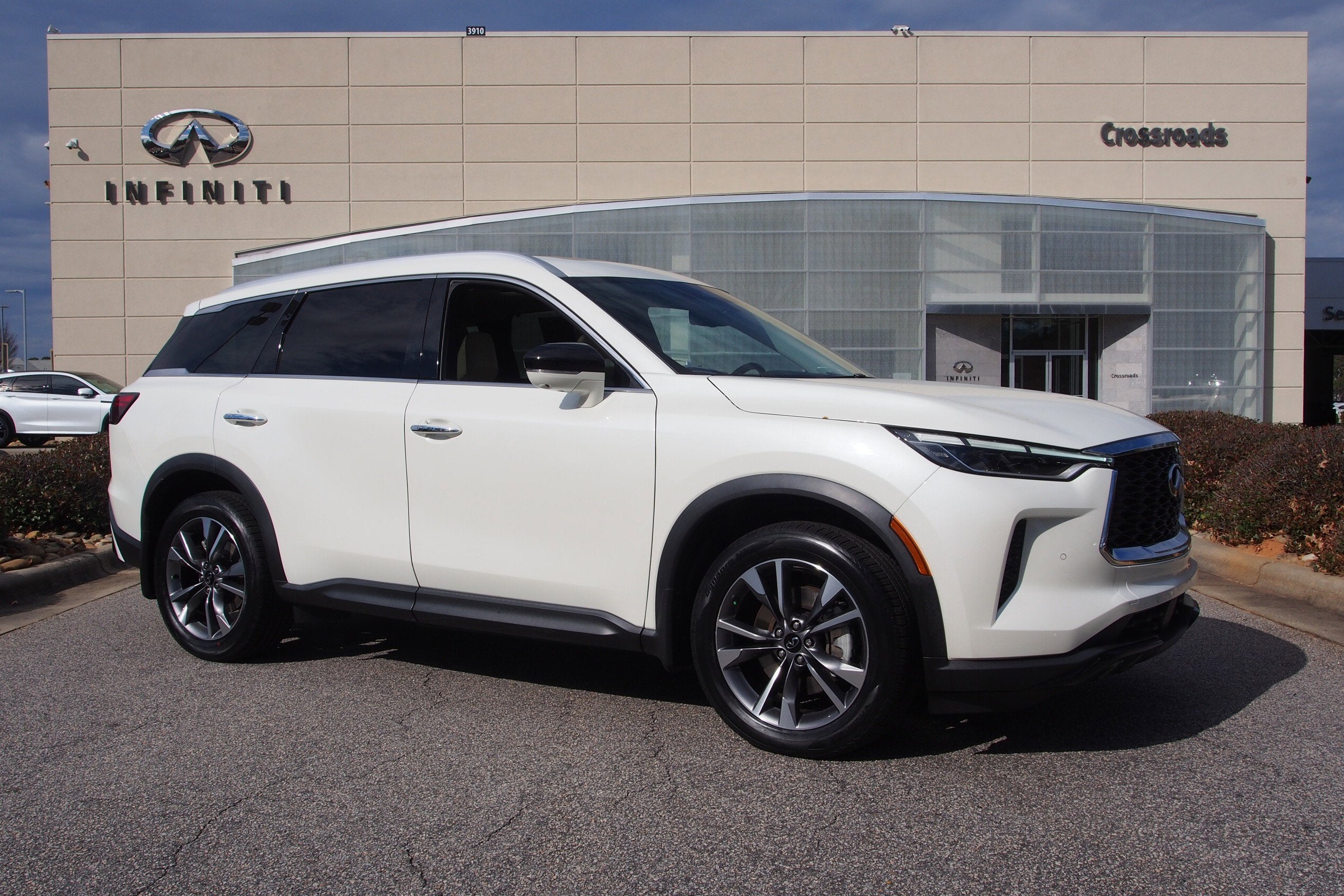 2023 INFINITI QX60 LUXE