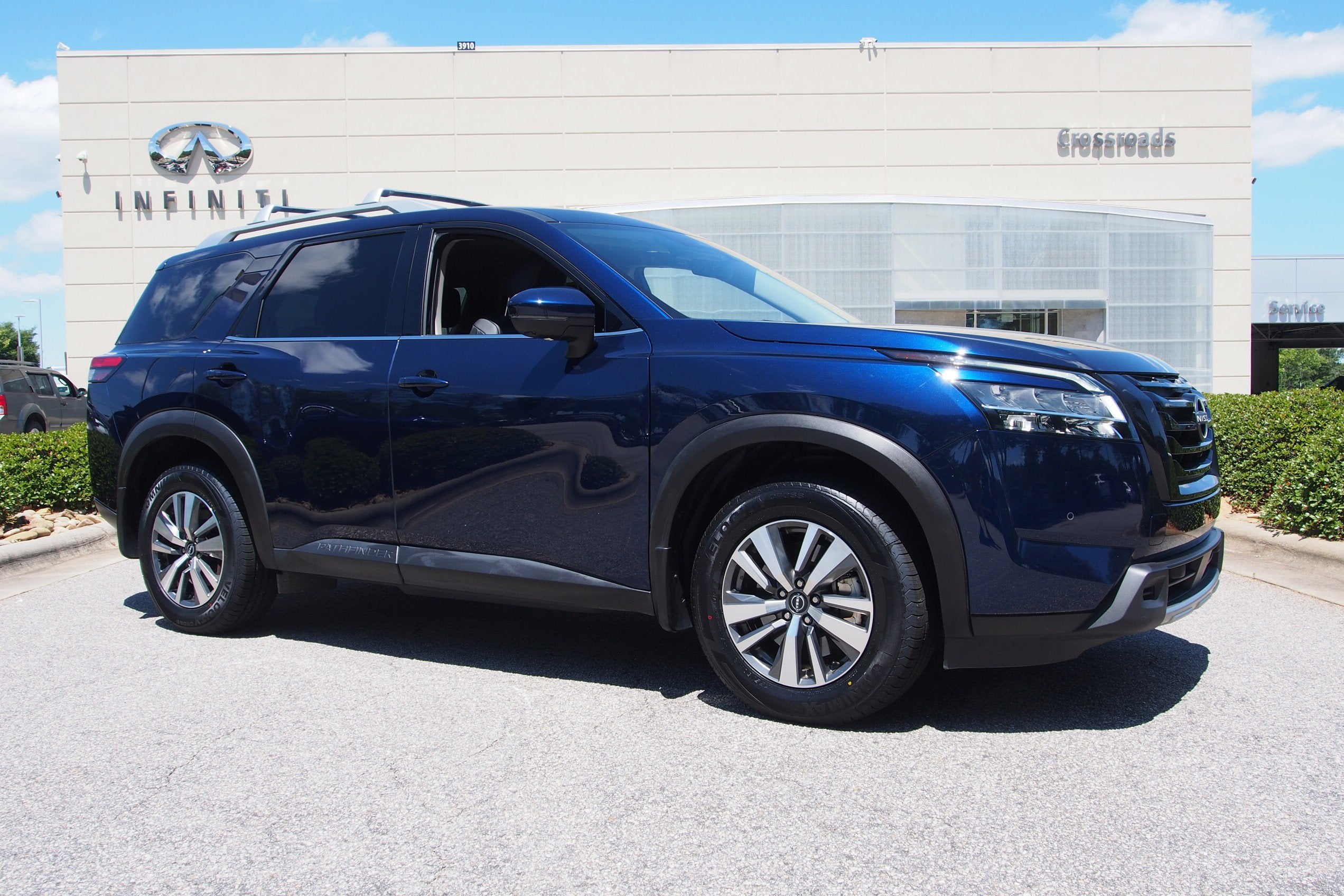 2024 Nissan Pathfinder SL