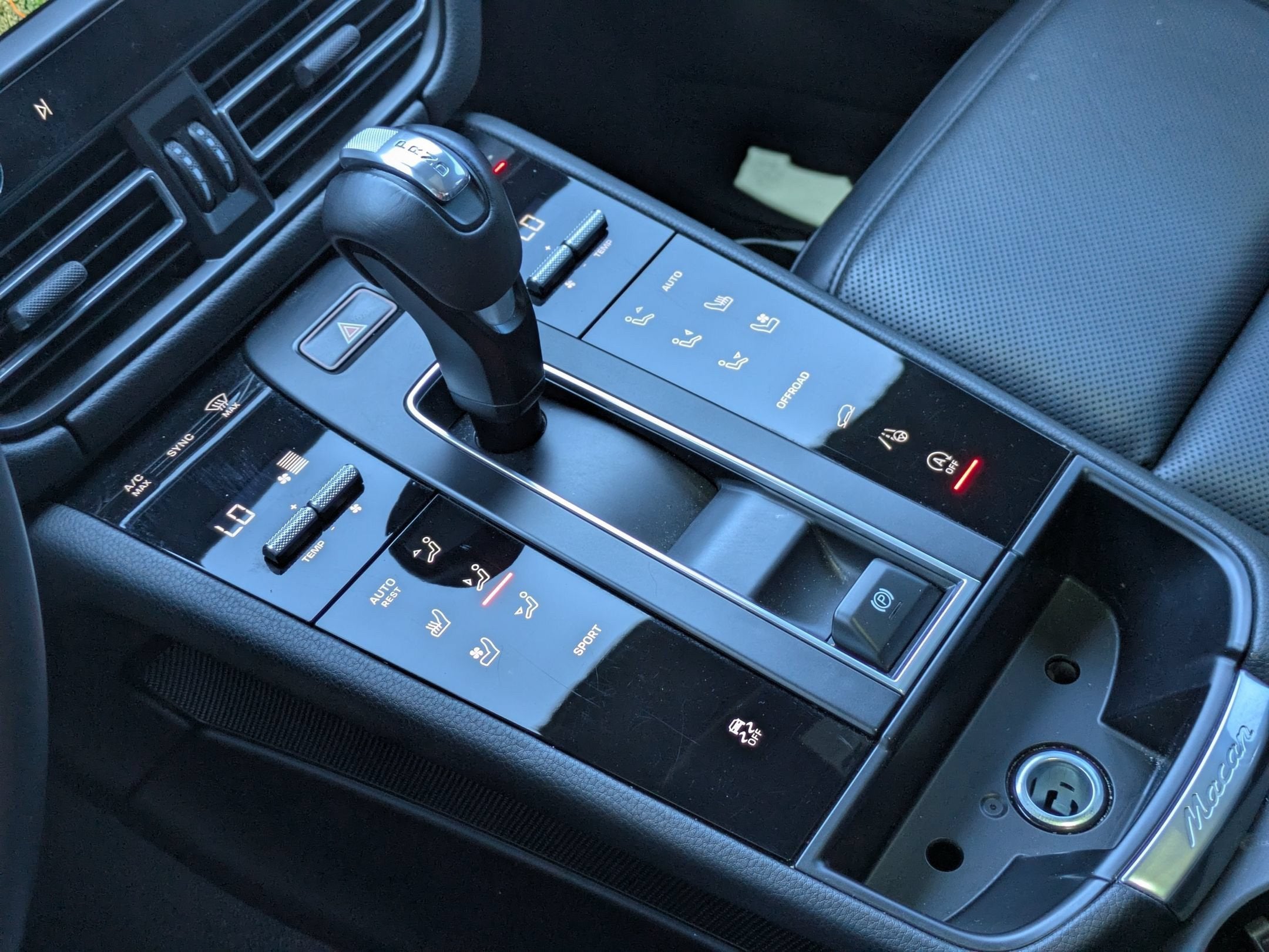 2023 Porsche Macan Base