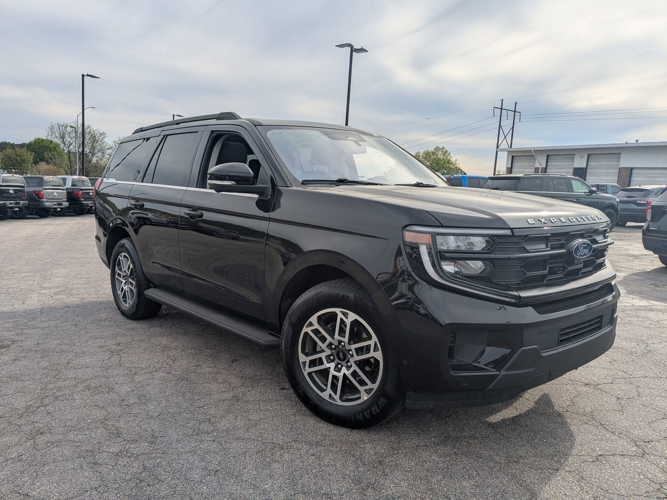 2025 Ford Expedition Active