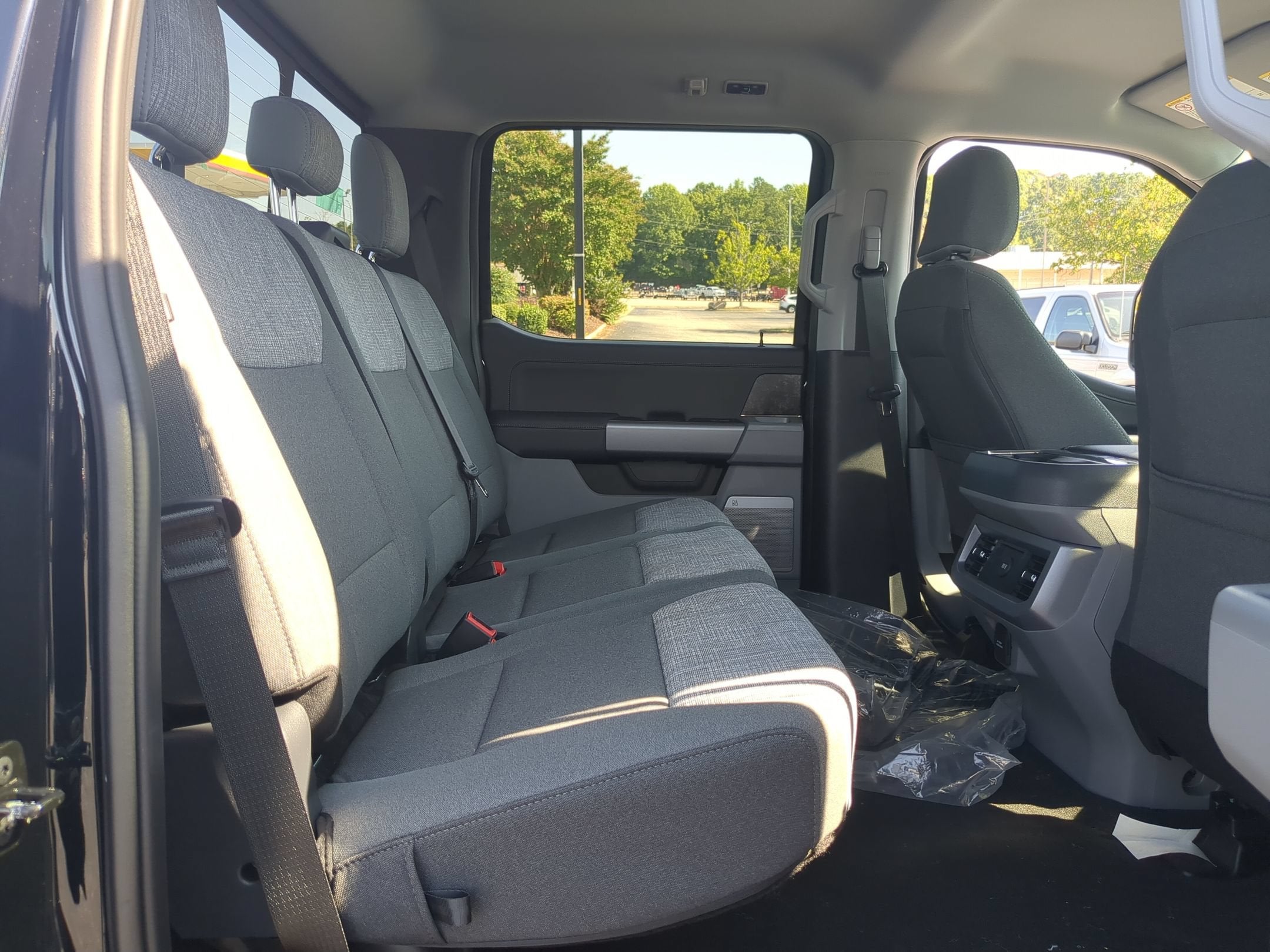 2027 Ford Super Duty F-350 SRW XLT