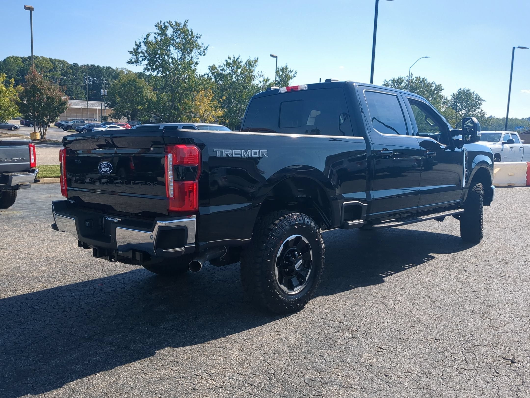 2027 Ford Super Duty F-350 SRW XLT