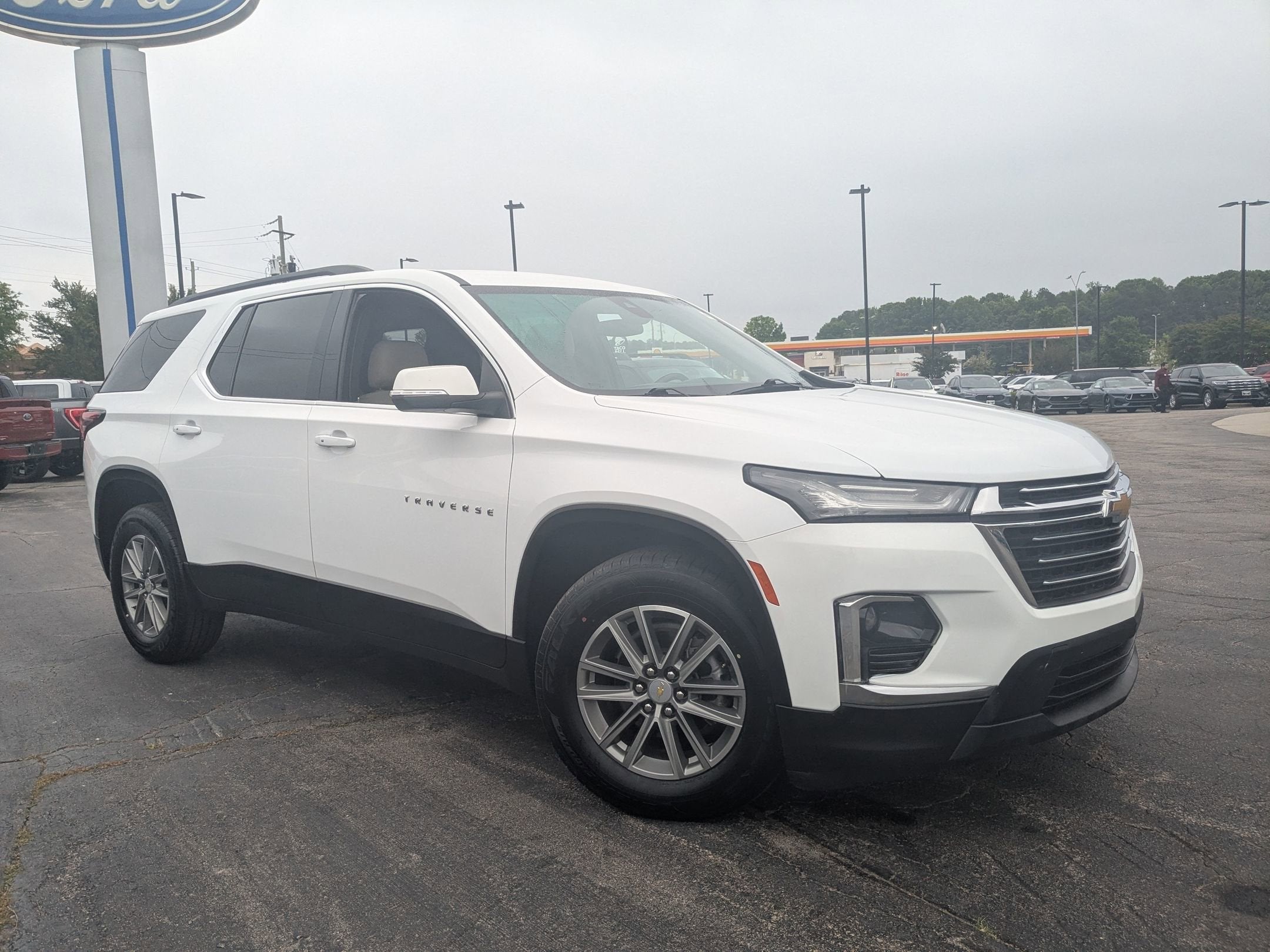 2023 Chevrolet Traverse LT Cloth