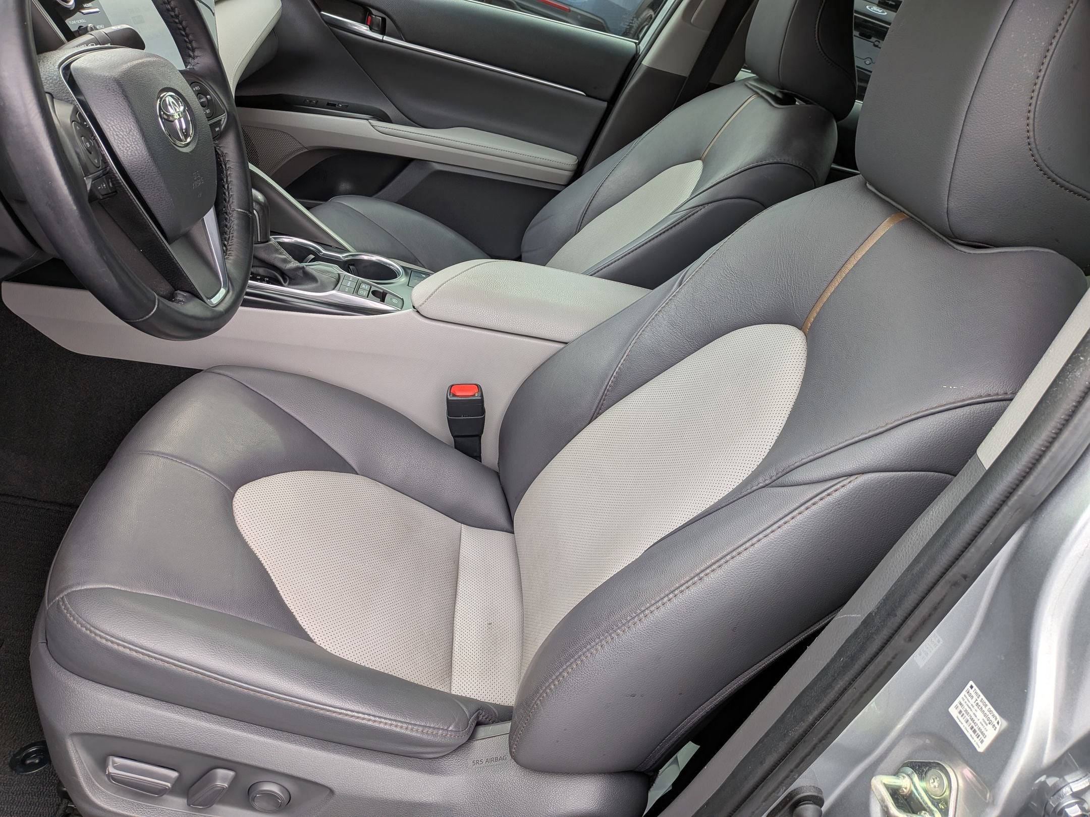 2020 Toyota Camry Hybrid XLE