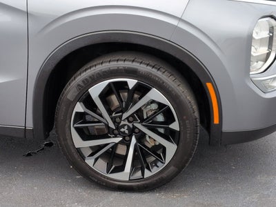 2023 Mitsubishi Outlander SE